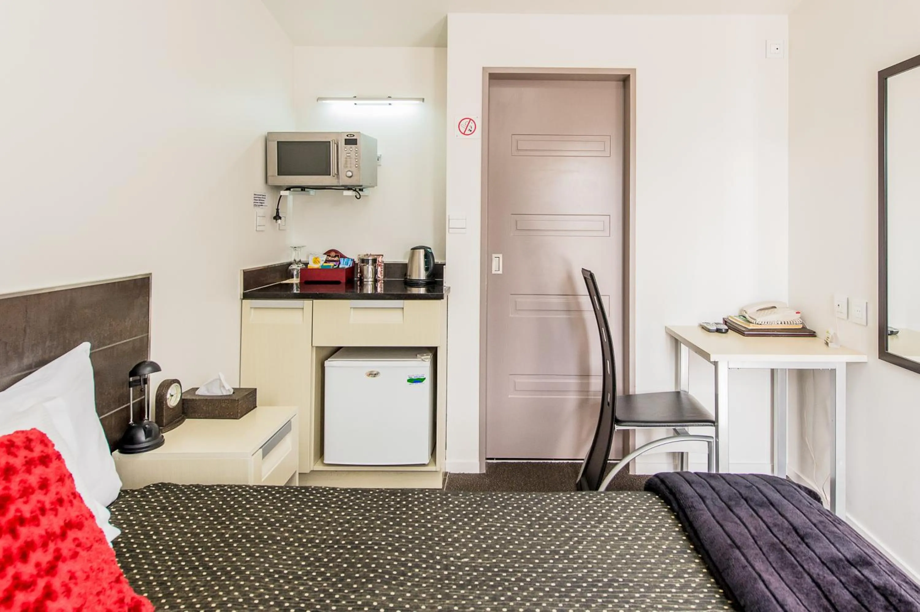 Bed in 151 On London Motel & Conference Centre