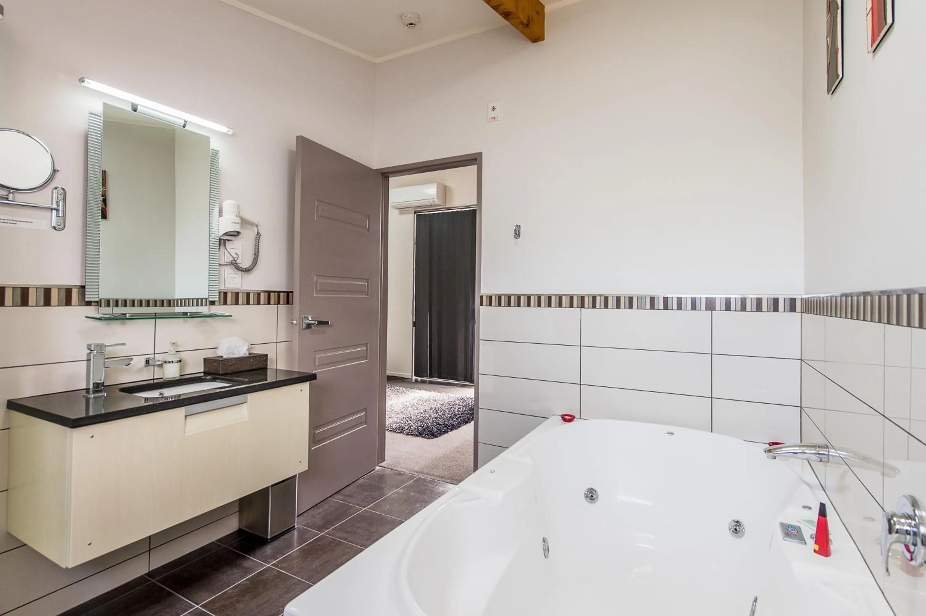 Bathroom in 151 On London Motel & Conference Centre