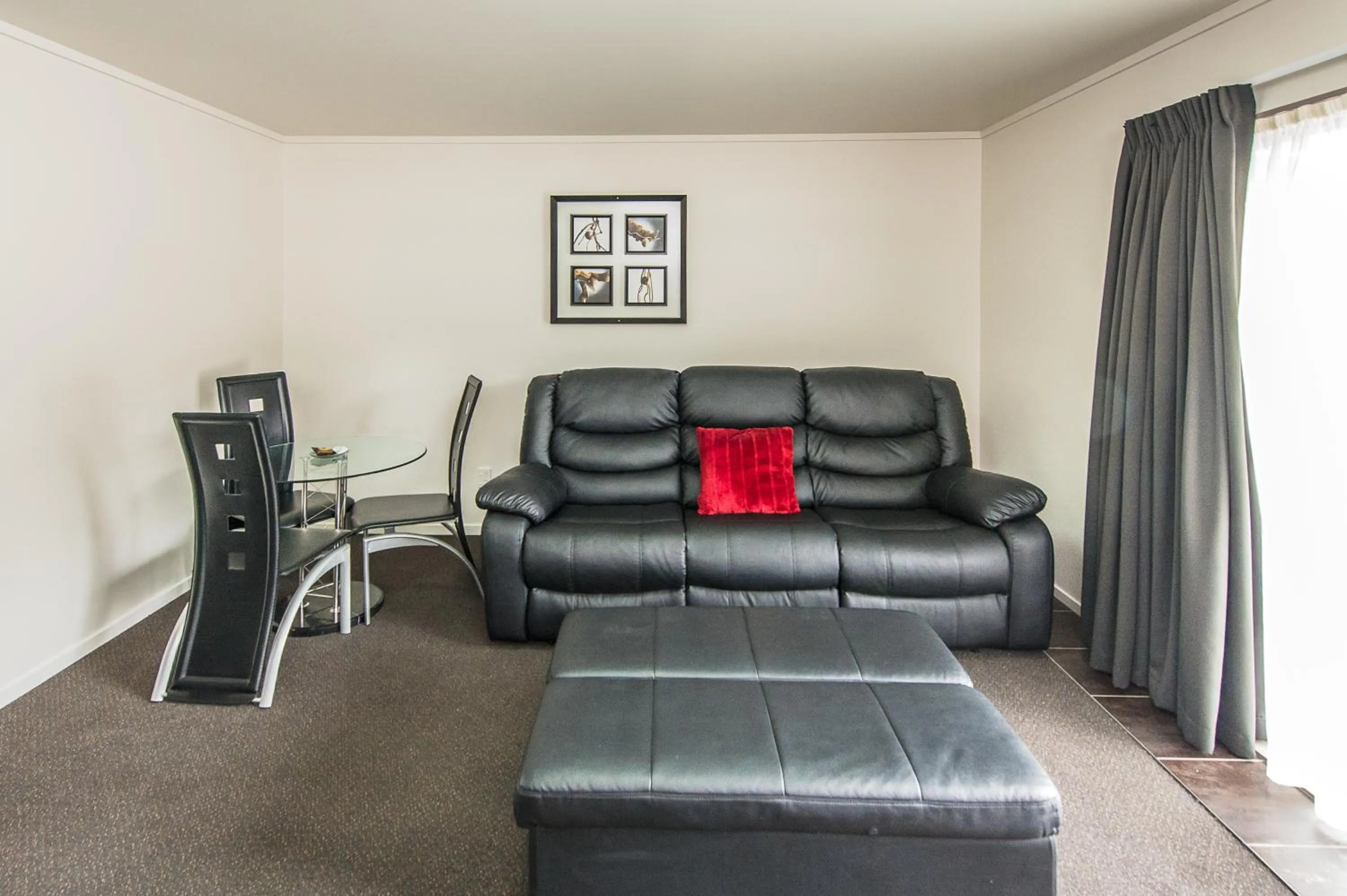 Living room in 151 On London Motel & Conference Centre