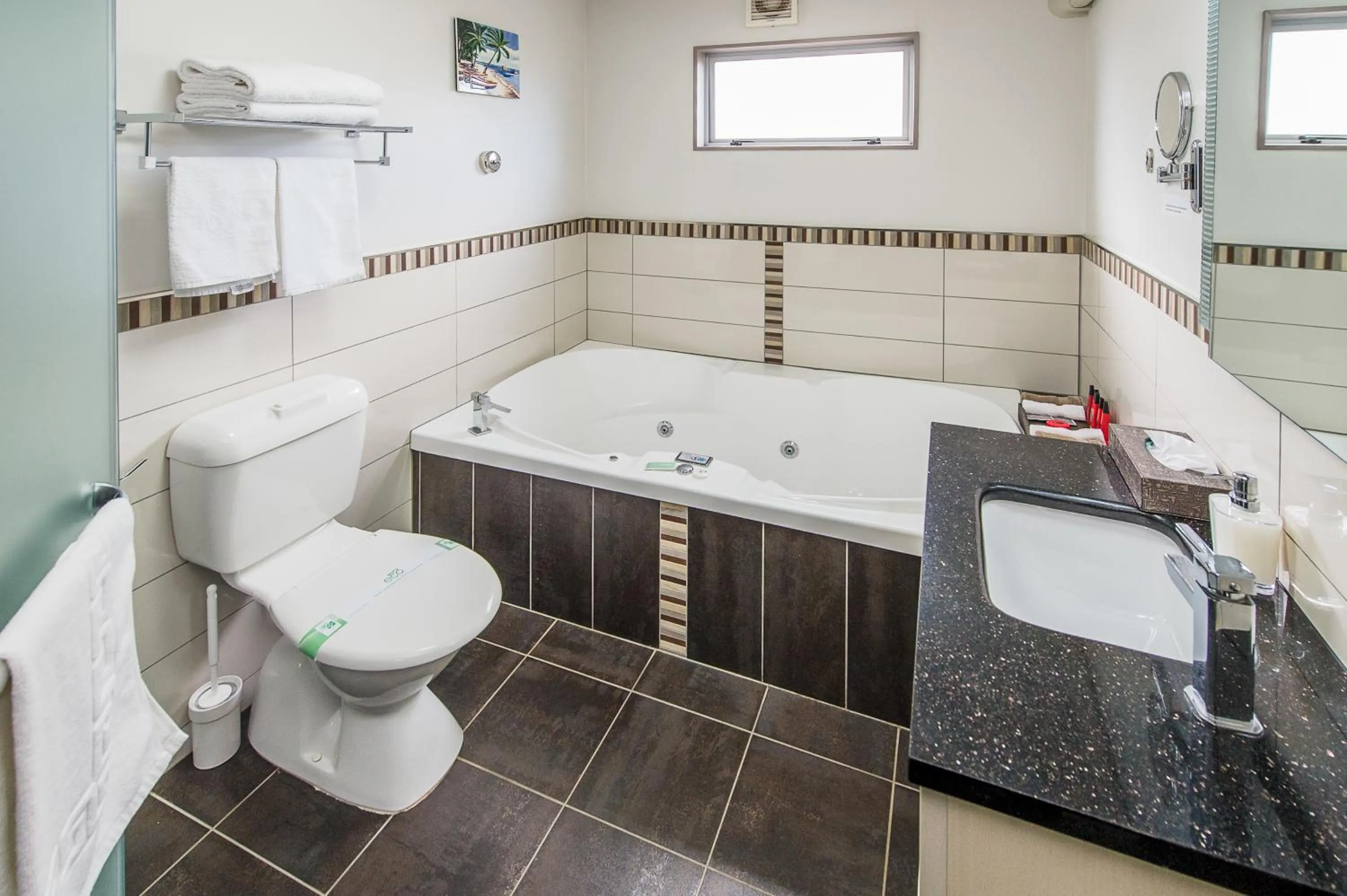 Bathroom in 151 On London Motel & Conference Centre