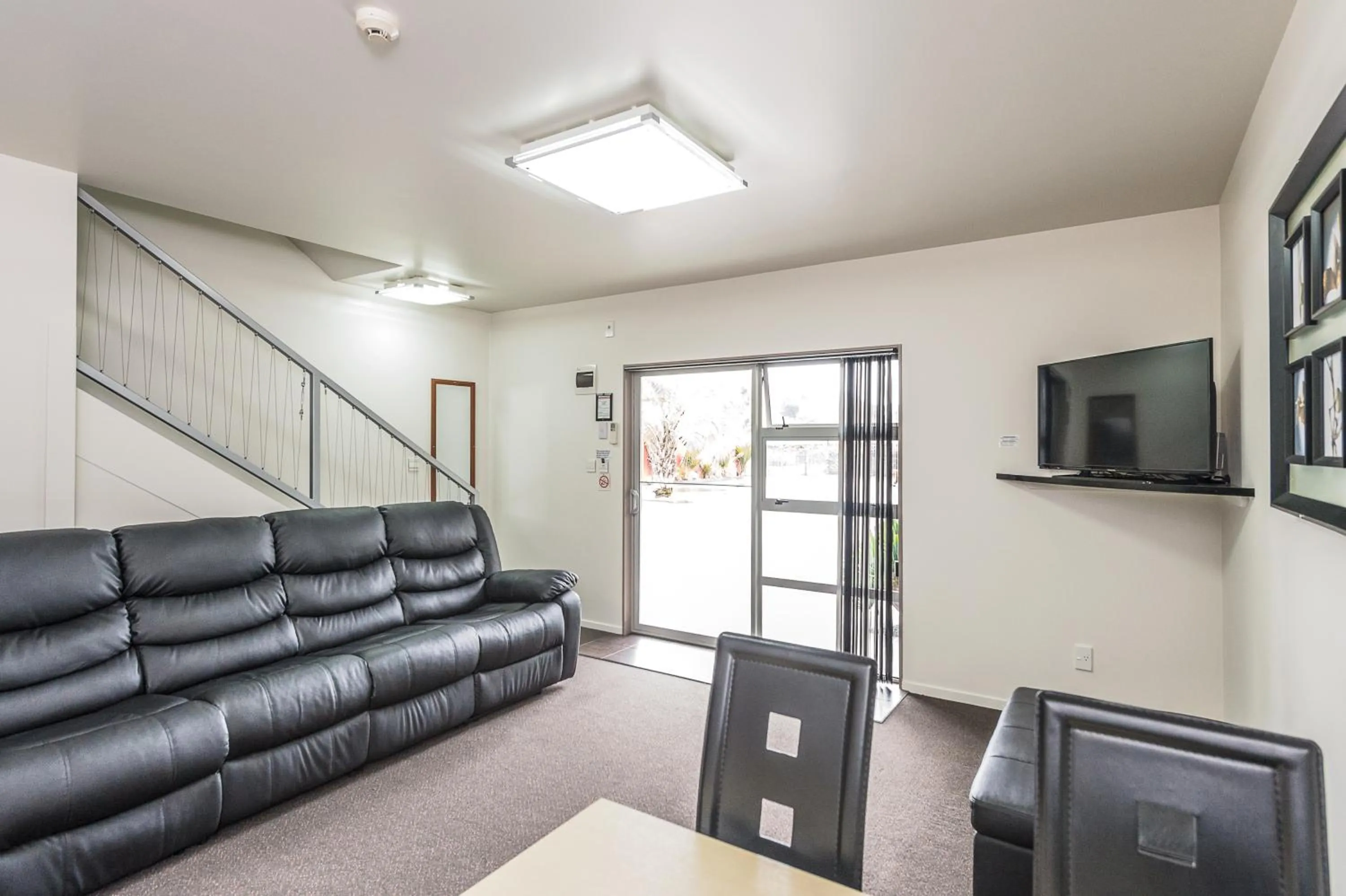 Living room in 151 On London Motel & Conference Centre