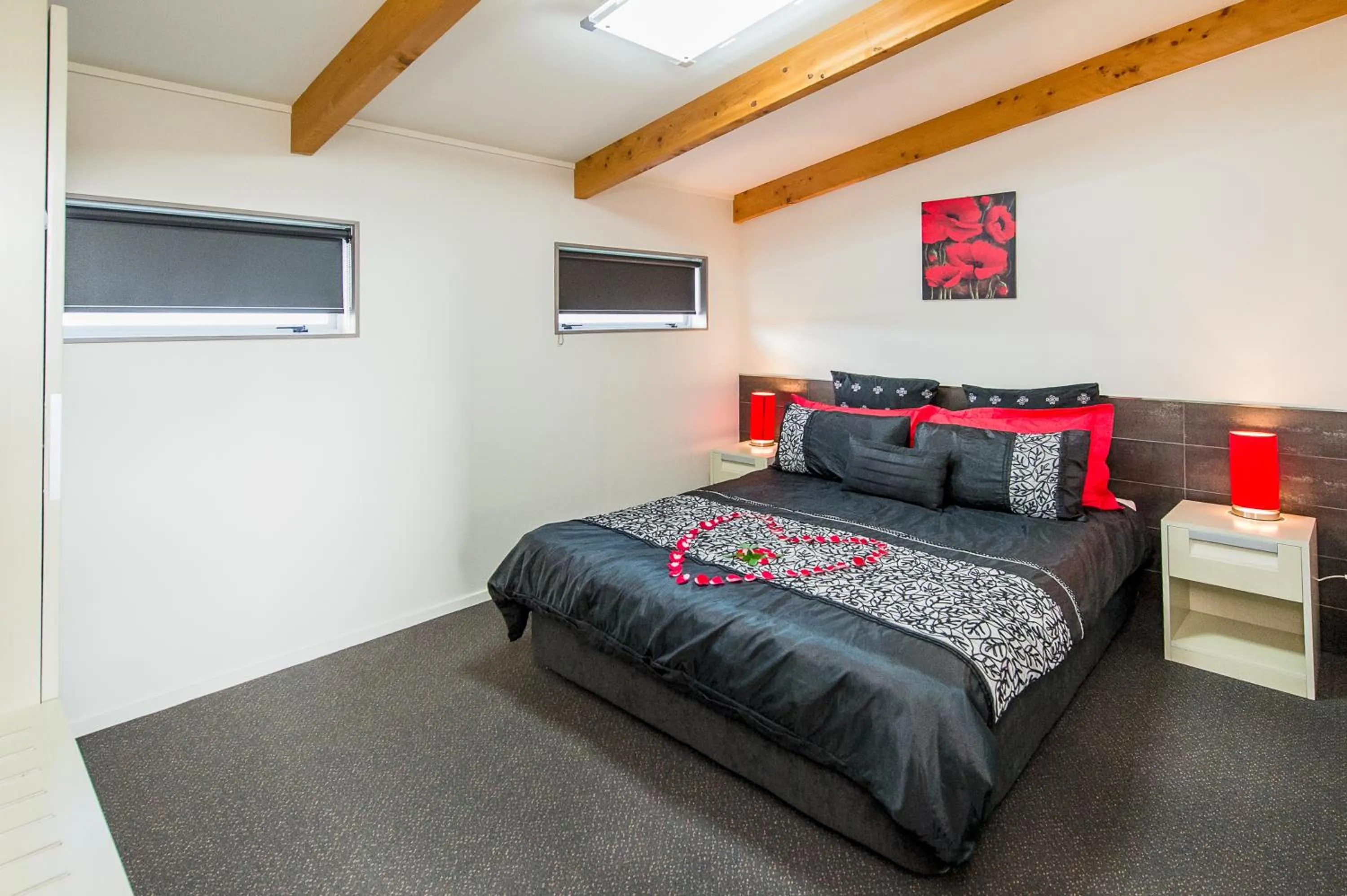 Bed in 151 On London Motel & Conference Centre