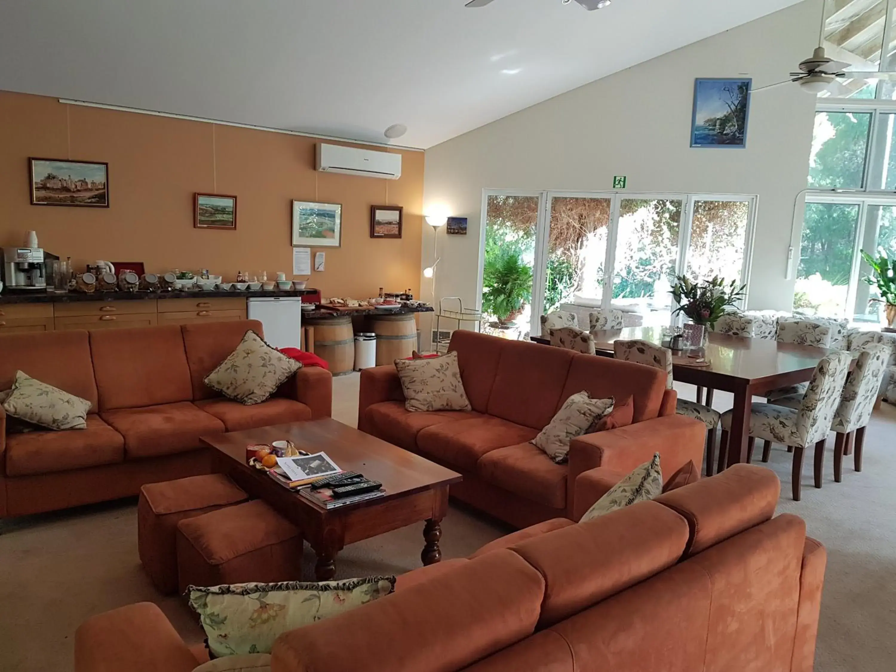 Living room in Margaret River Bed & Breakfast Living room in Margaret River Bed & Breakfast