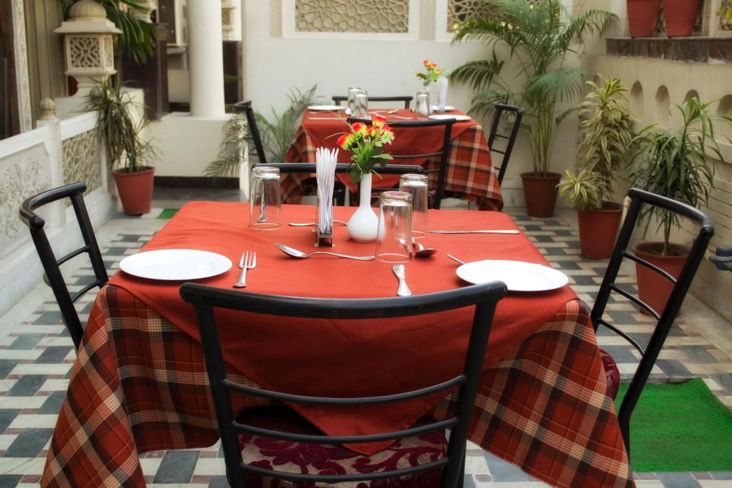 Coffee/tea facilities in Nahargarh Haveli-Near Train station Metro