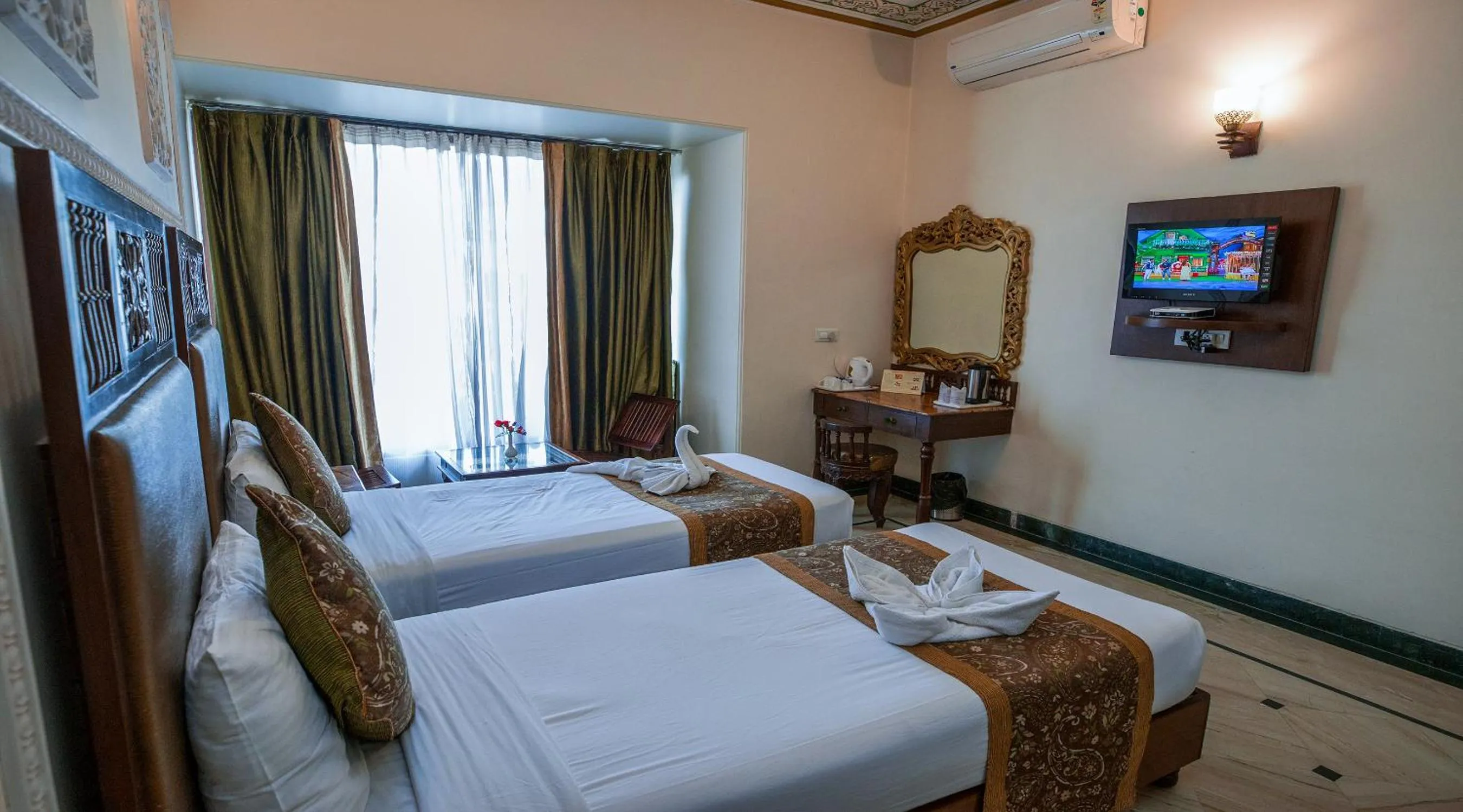 Photo of the whole room, Bed in Nahargarh Haveli-Near Train station Metro