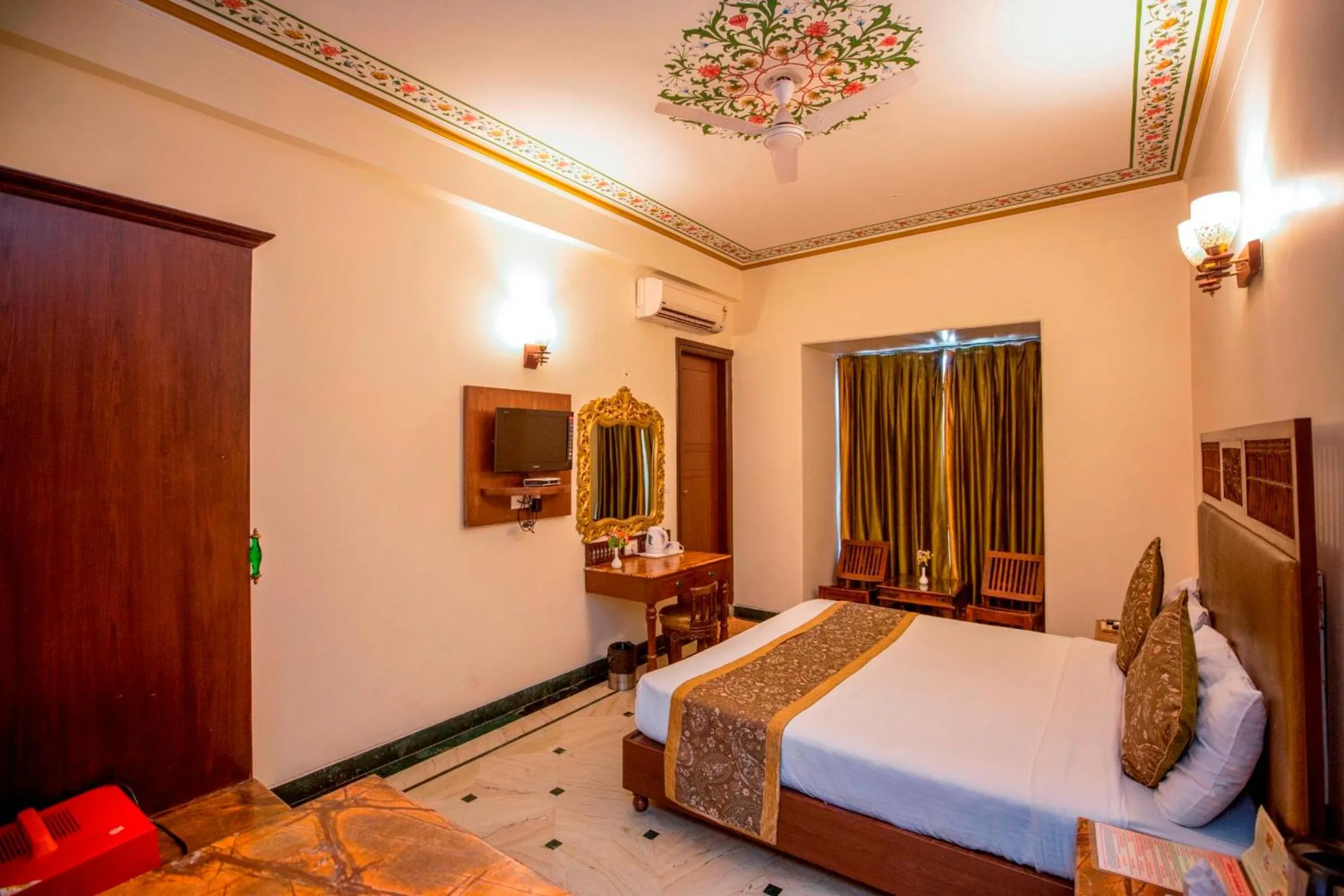 Photo of the whole room, Bed in Nahargarh Haveli-Near Train station Metro