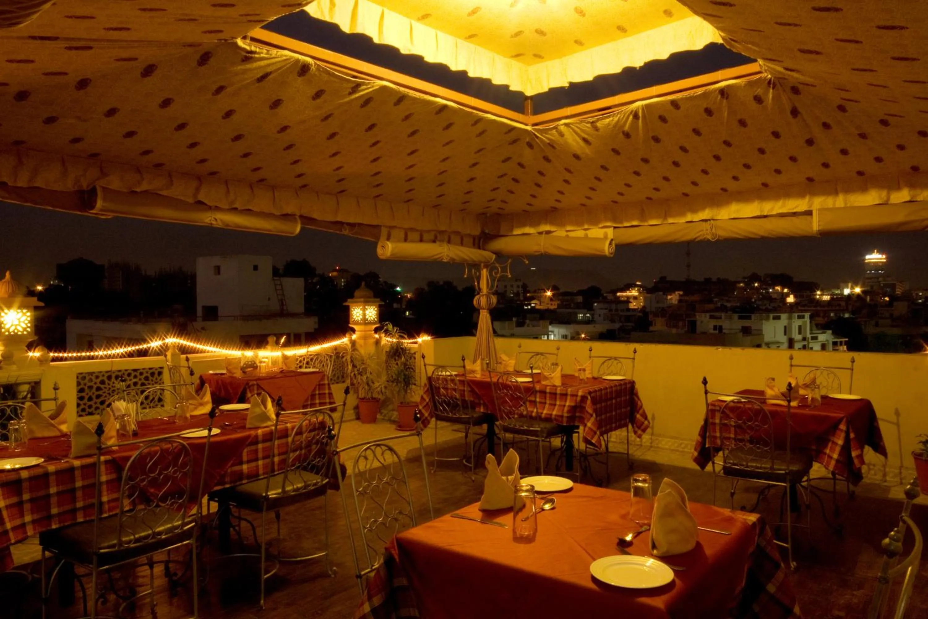 Restaurant/places to eat in Nahargarh Haveli-Near Train station Metro