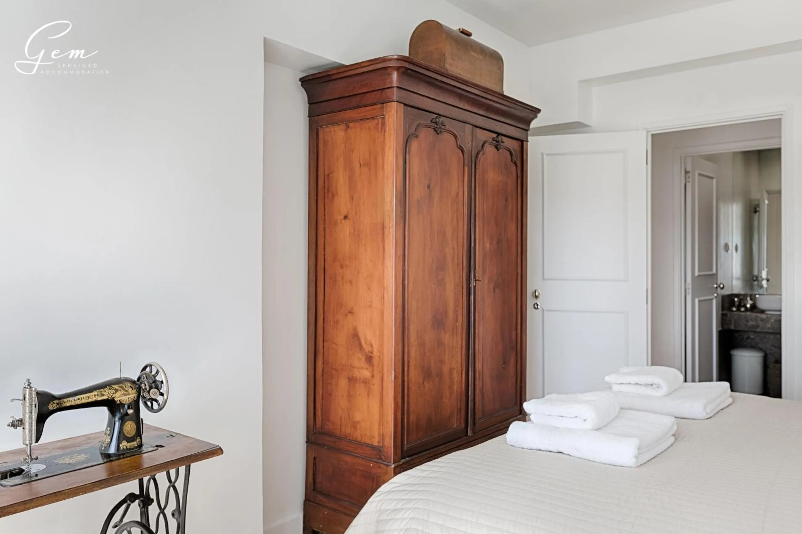Decorative detail, Bed in Seven Rivers Luxury Apartment