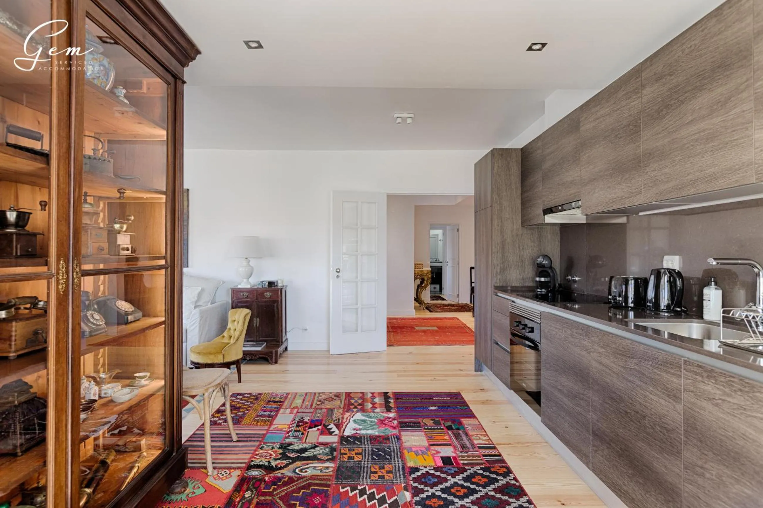 Restaurant/places to eat in Seven Rivers Luxury Apartment