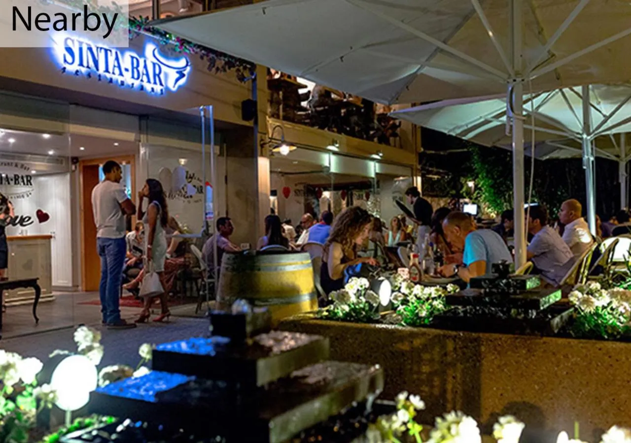 Restaurant/places to eat in Rothschild Suite Haifa