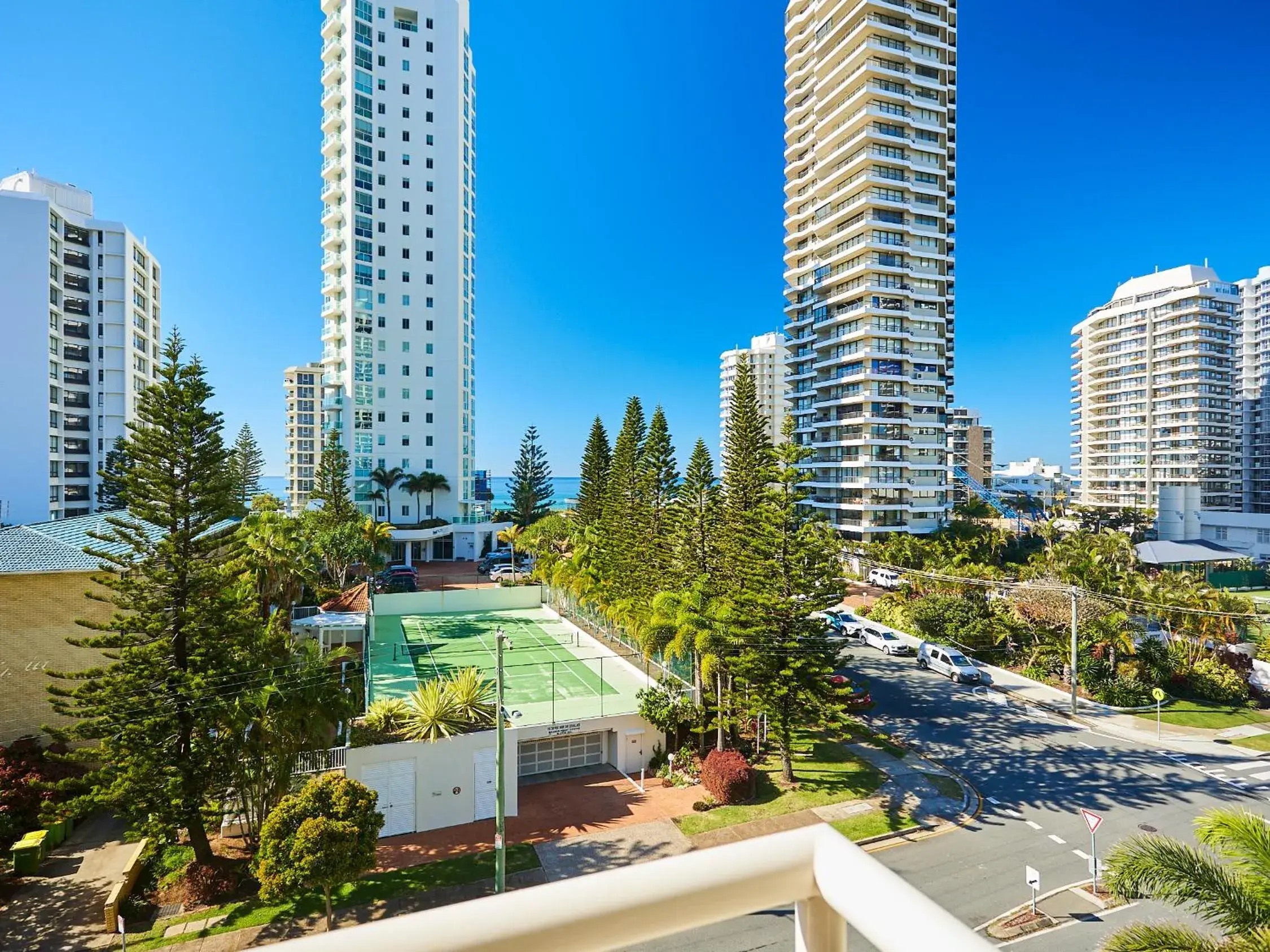 Street view in Maldives Resort Main Beach, Gold Coast Street view in Maldives Resort Main Beach, Gold Coast