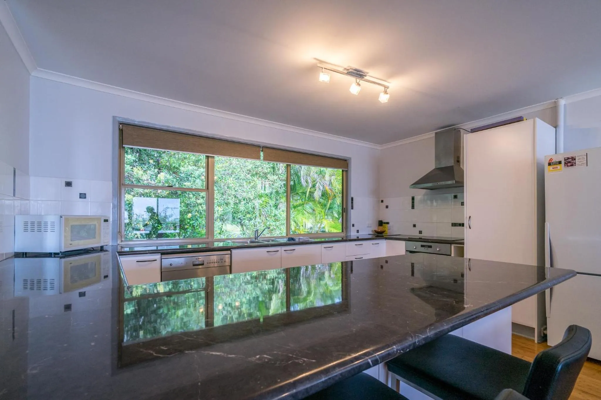 Kitchen or kitchenette in Pandanus Palms Holiday Resort