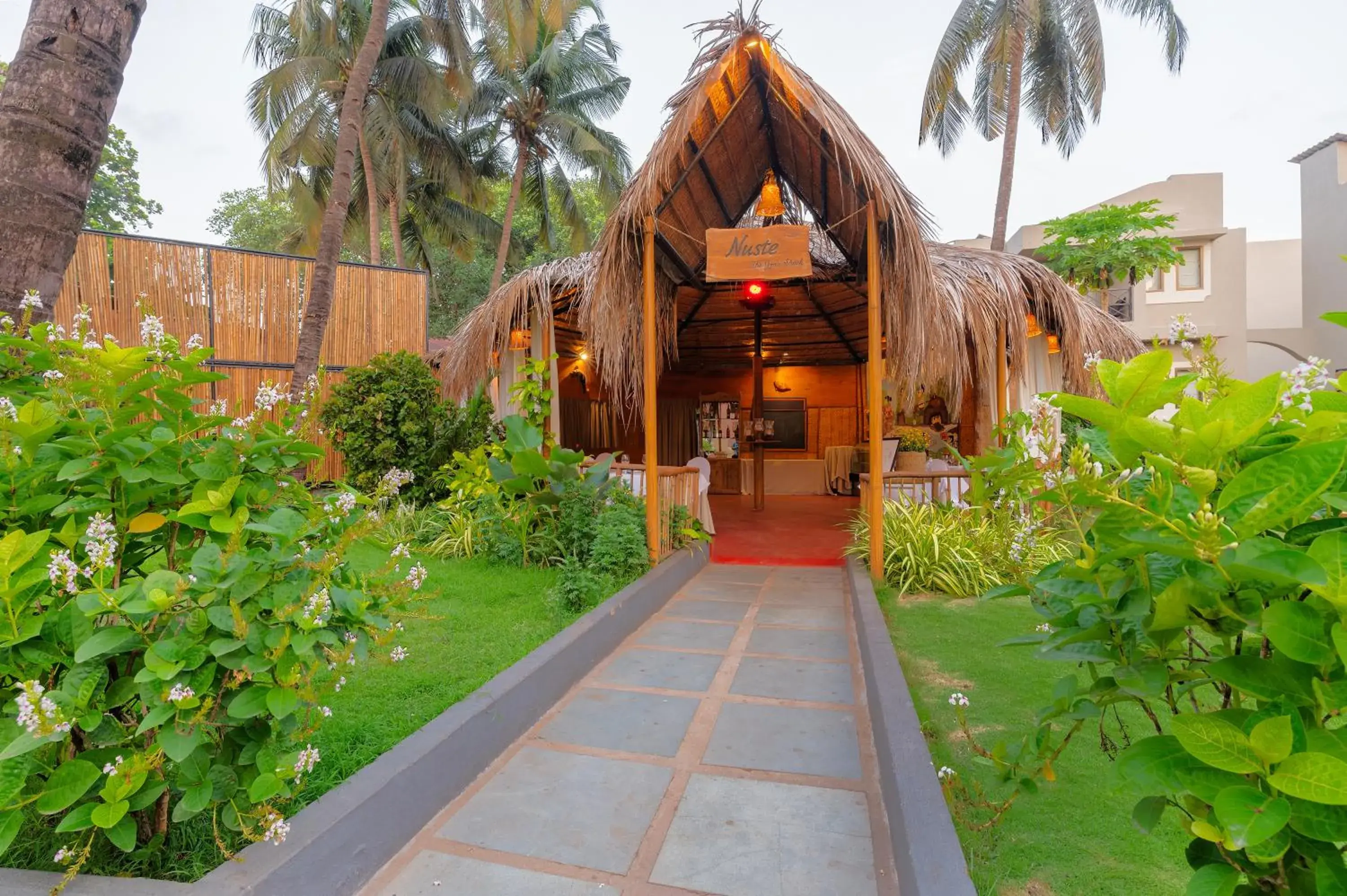 Restaurant/places to eat in Whispering Palms Beach Resort Restaurant/places to eat in Whispering Palms Beach Resort