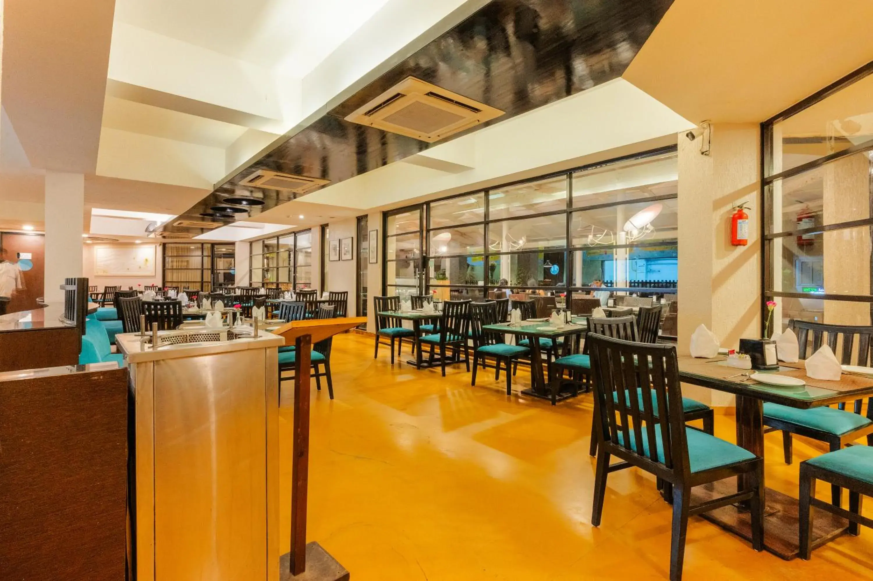 Restaurant/places to eat in Whispering Palms Beach Resort Restaurant/places to eat in Whispering Palms Beach Resort