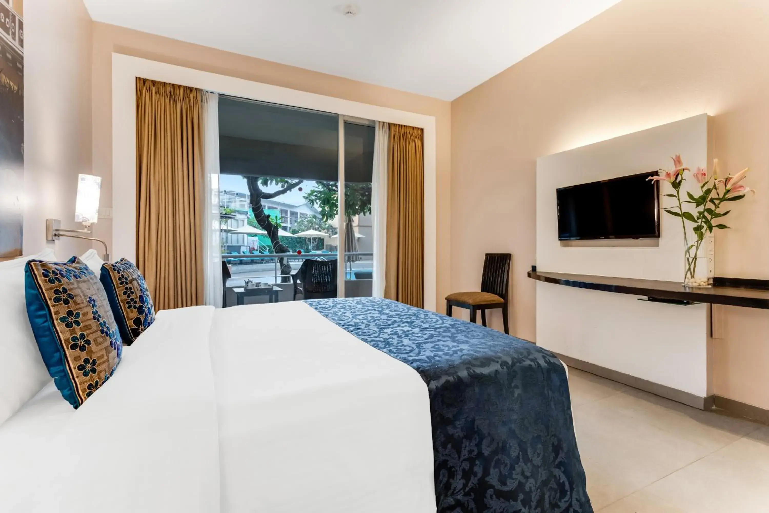 Bed in Whispering Palms Beach Resort Bed in Whispering Palms Beach Resort