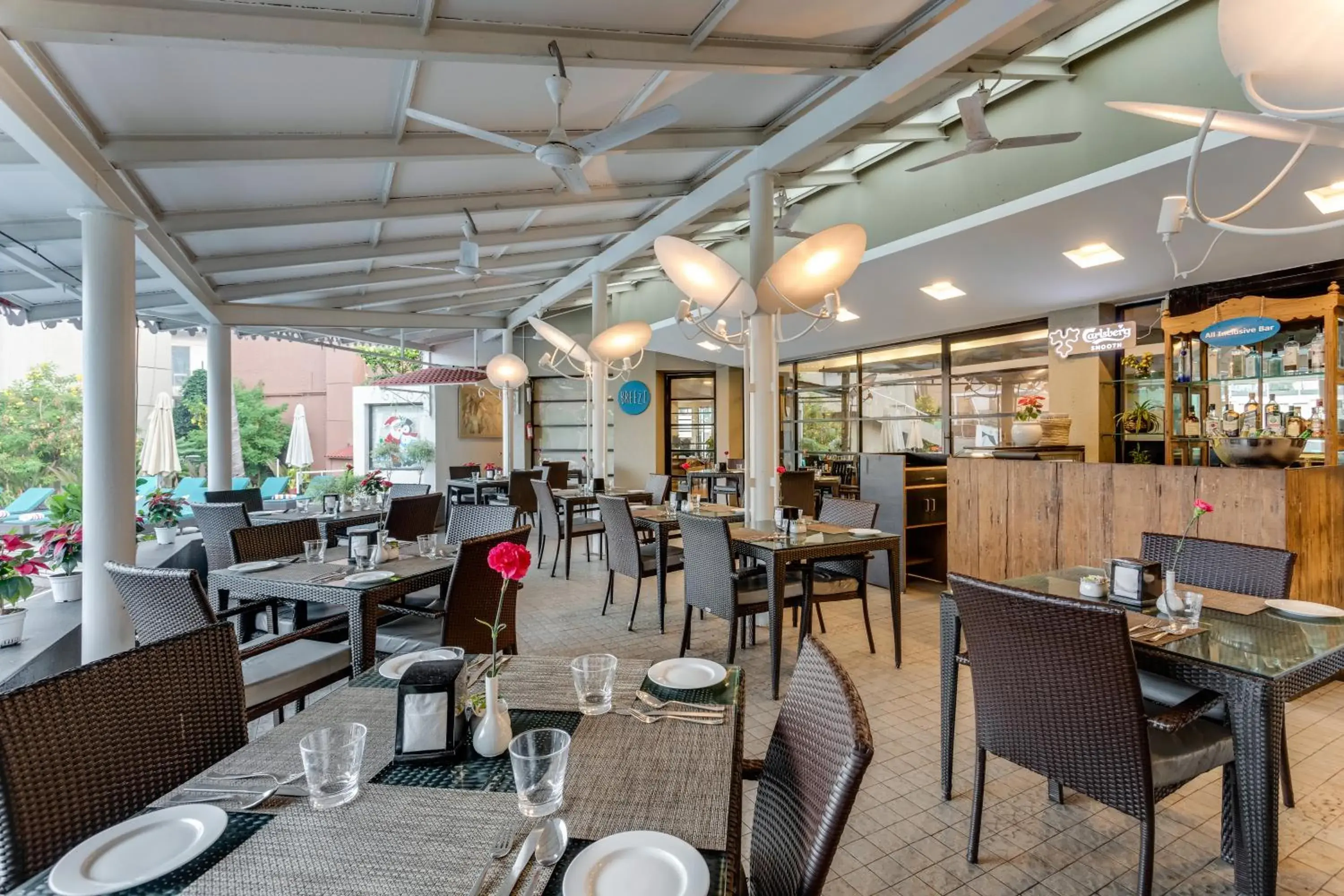 Restaurant/places to eat in Whispering Palms Beach Resort Restaurant/places to eat in Whispering Palms Beach Resort