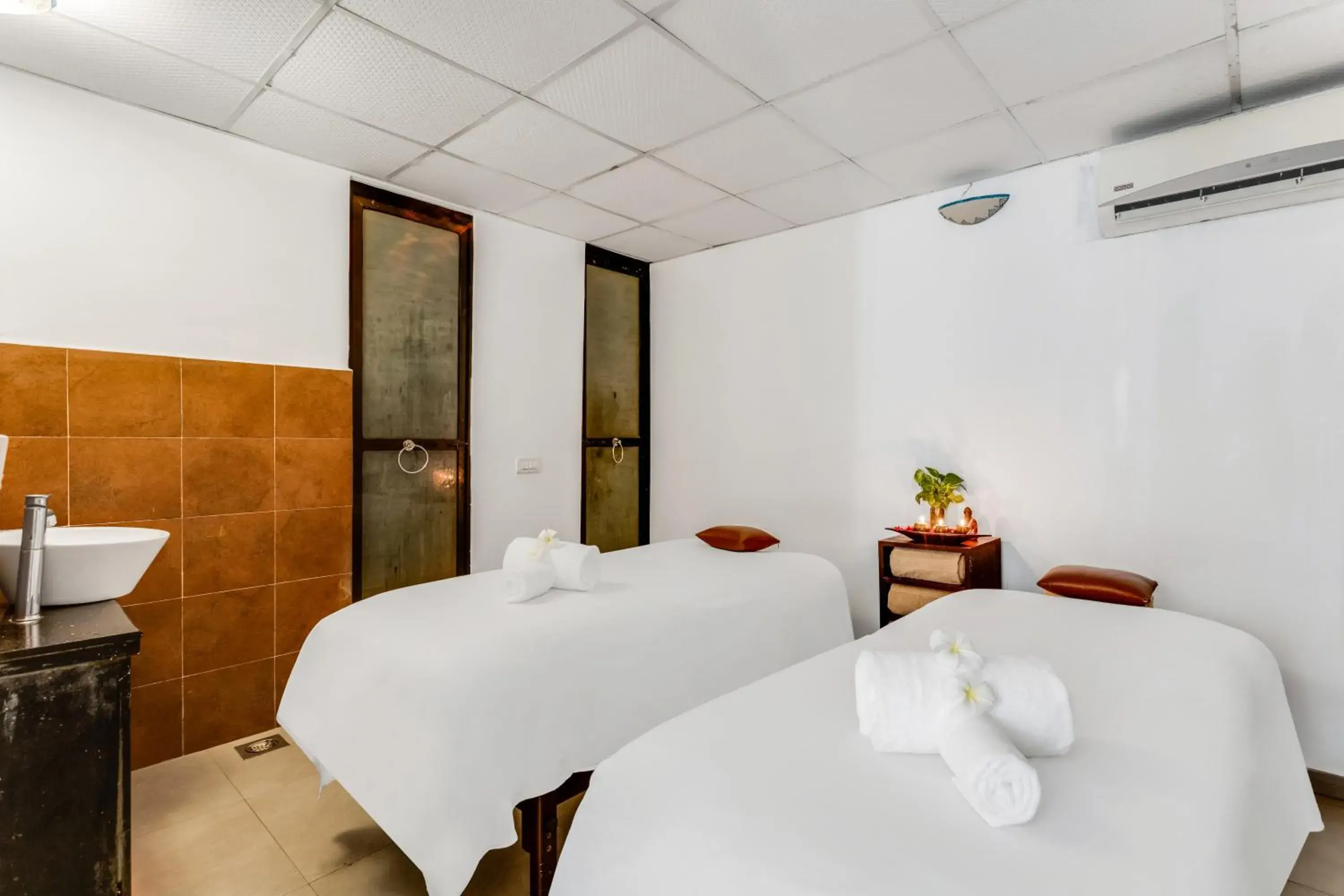 Spa and wellness centre/facilities, Bed in Whispering Palms Beach Resort Spa and wellness centre/facilities, Bed in Whispering Palms Beach Resort