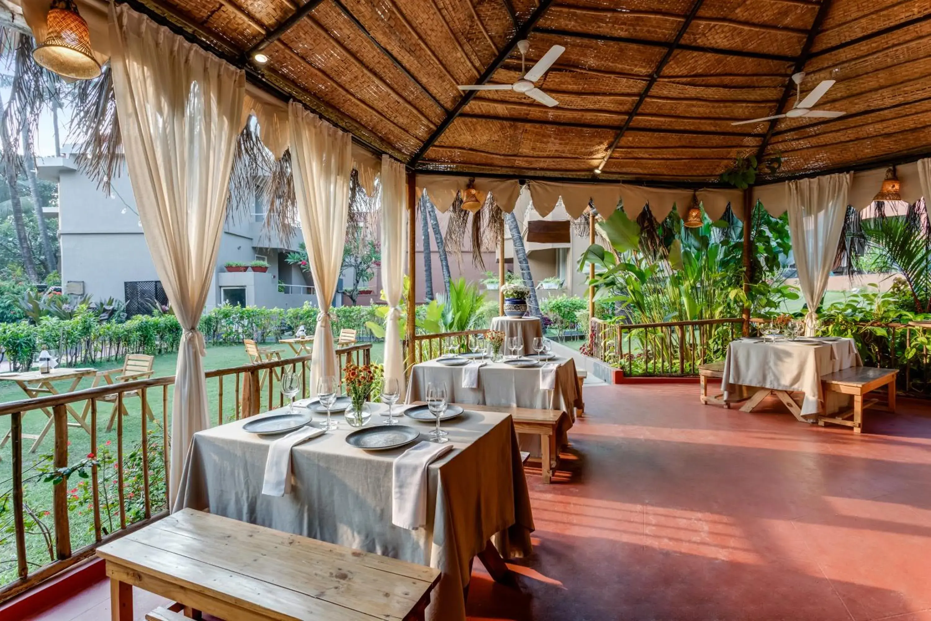 Restaurant/places to eat in Whispering Palms Beach Resort Restaurant/places to eat in Whispering Palms Beach Resort