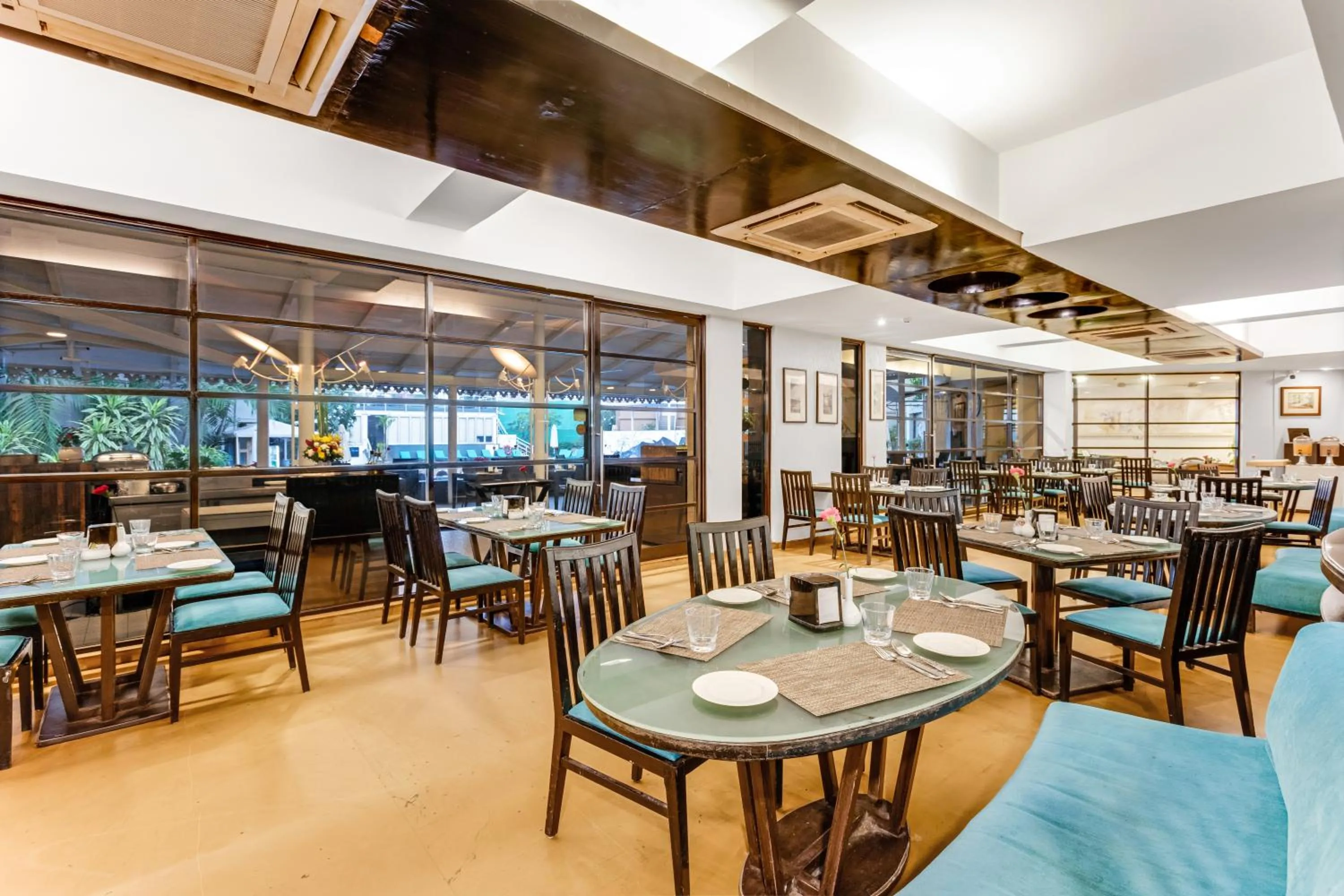 Restaurant/places to eat in Whispering Palms Beach Resort