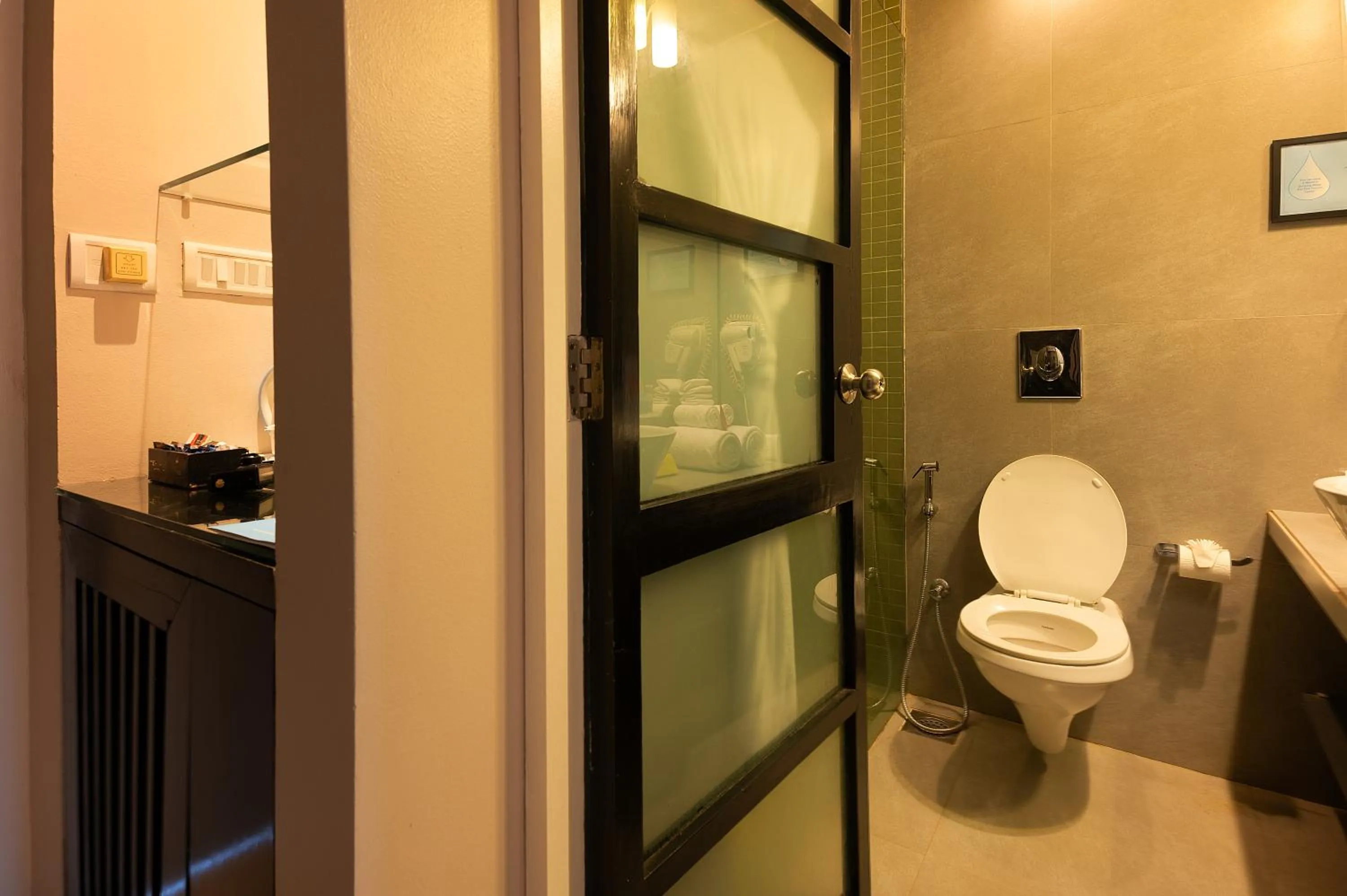 Shower in Whispering Palms Beach Resort