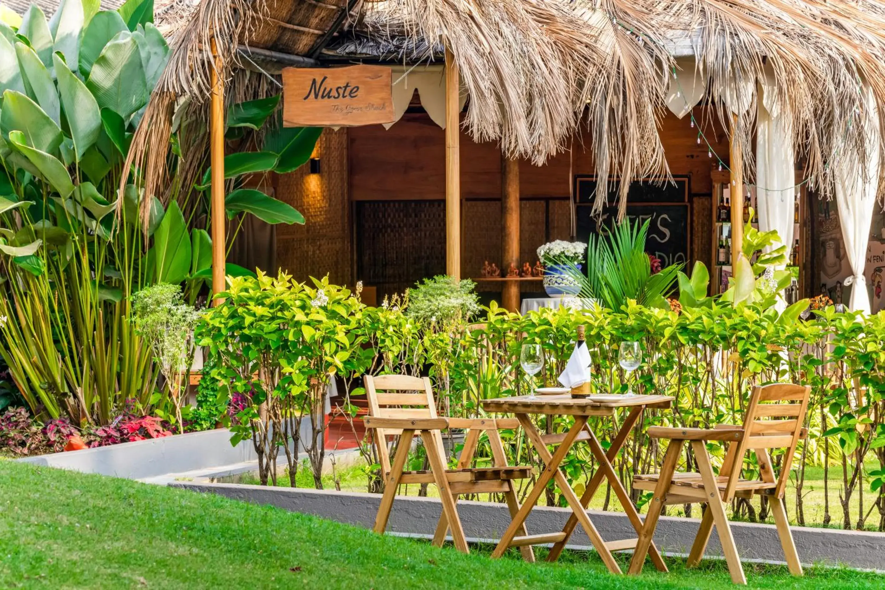 Restaurant/places to eat in Whispering Palms Beach Resort Restaurant/places to eat in Whispering Palms Beach Resort