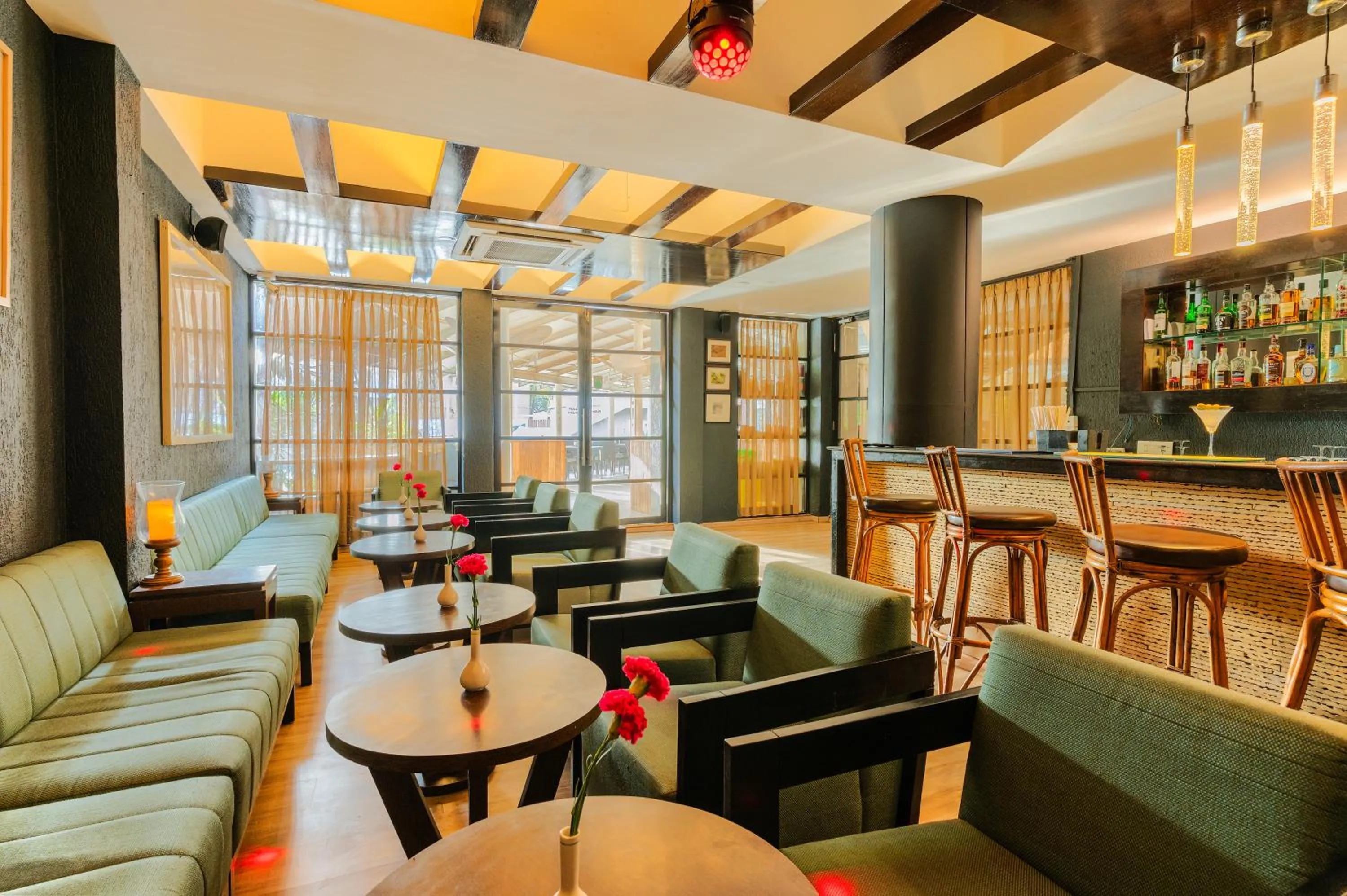 Restaurant/places to eat in Whispering Palms Beach Resort