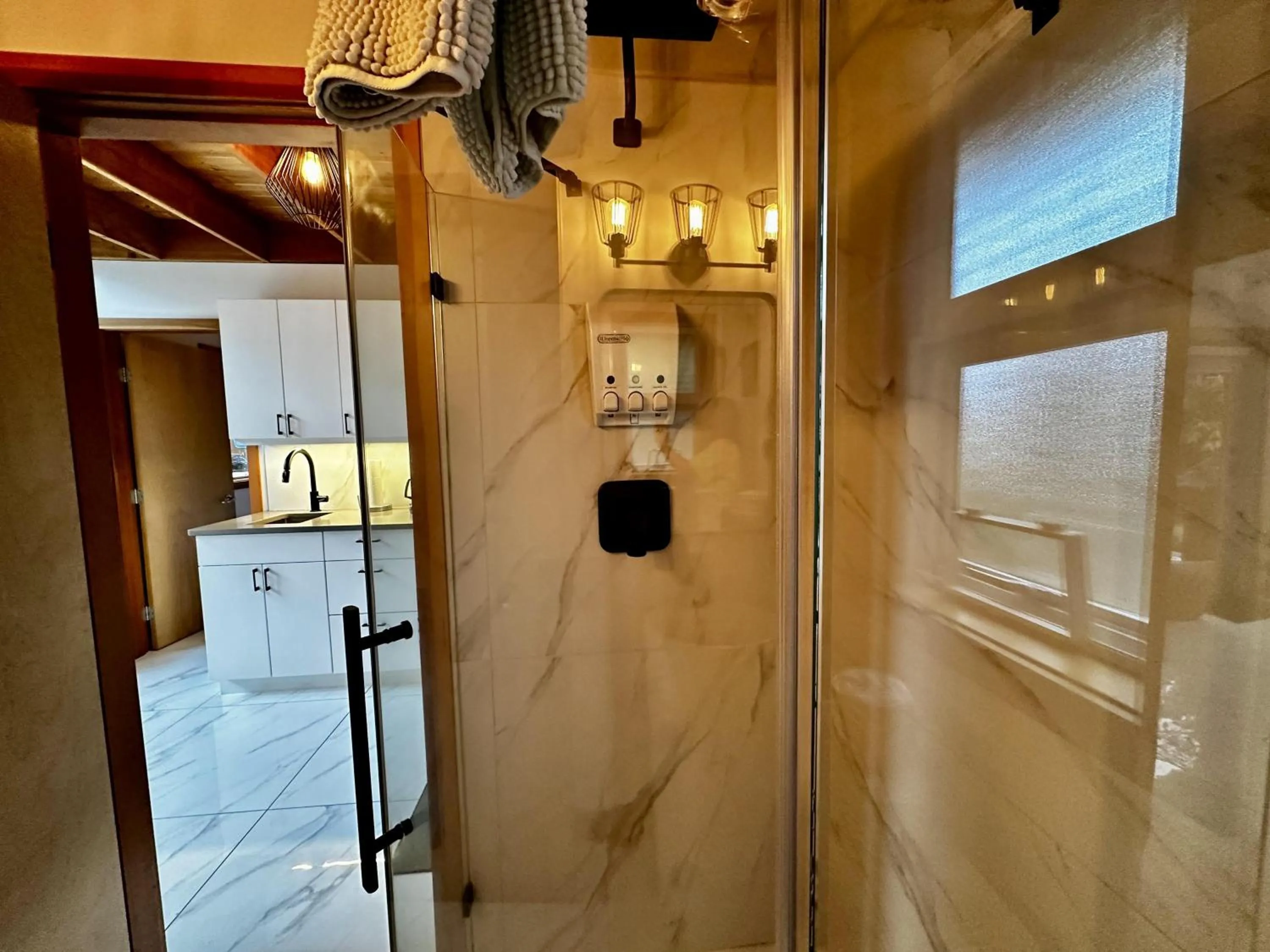 Property building in Beautiful Oceanfront Cabin With Hot Tub! - Gww