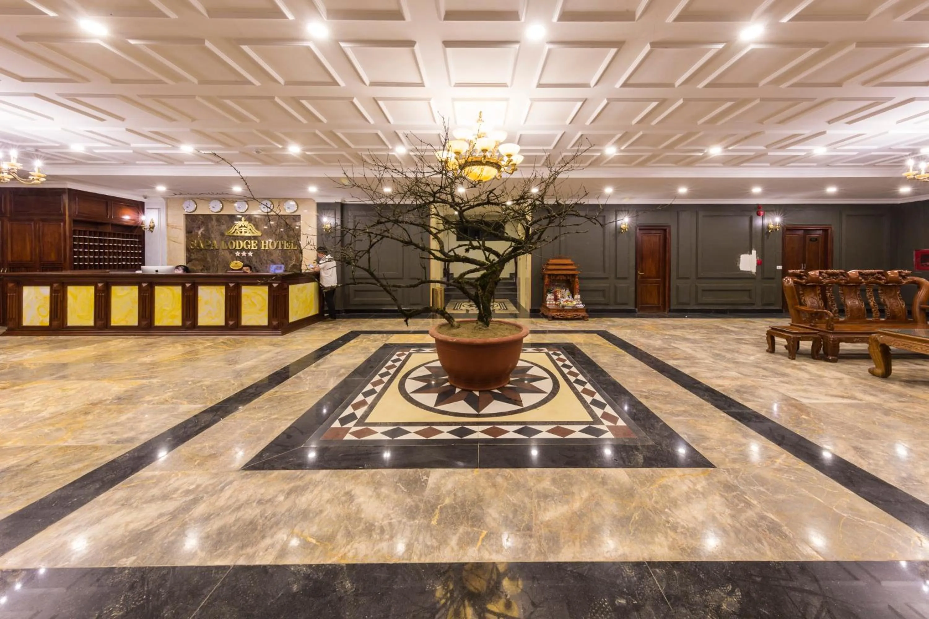 Communal lounge/ TV room in Sapa Lodge Hotel