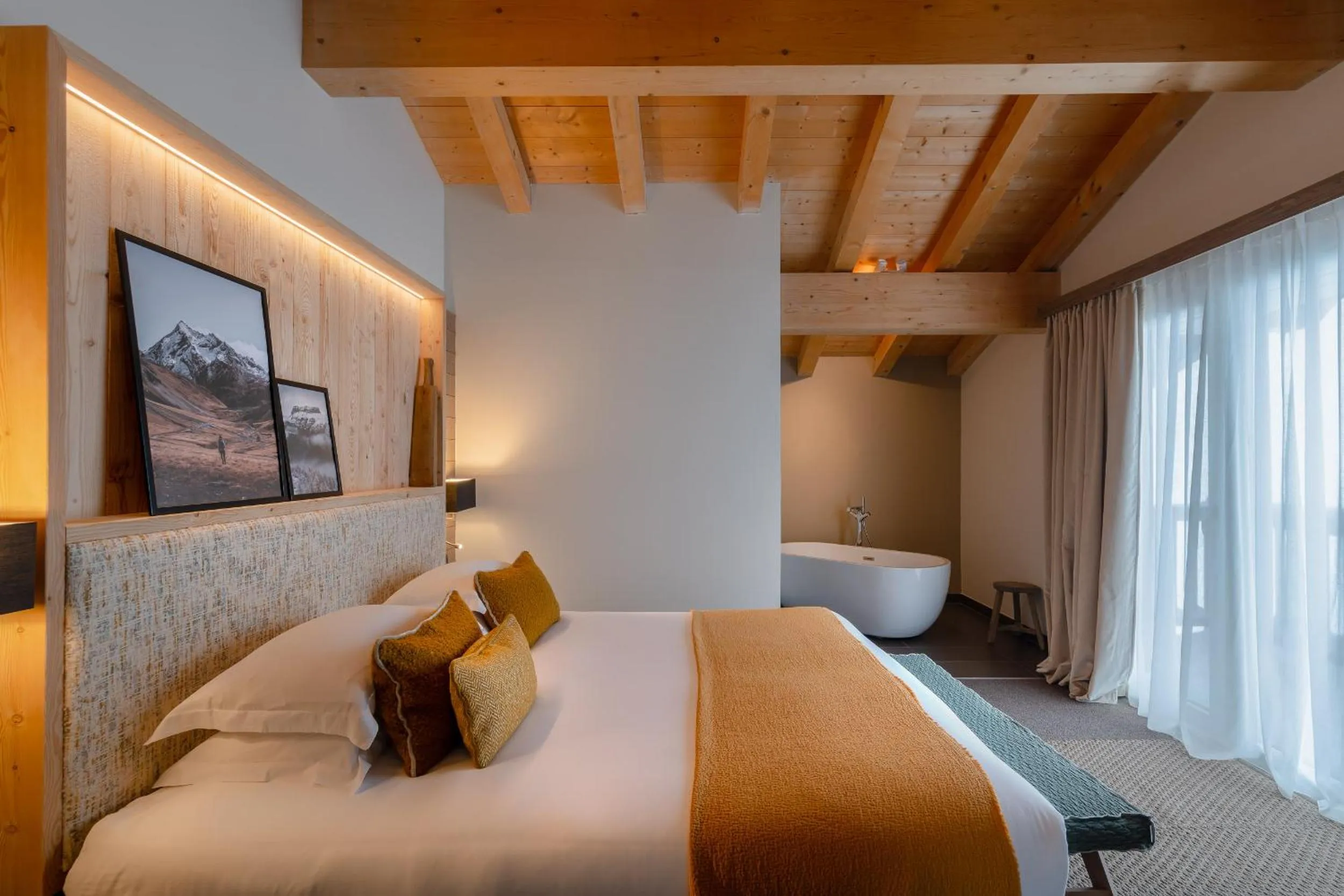 Bathroom, Bed in ILY Hotels & Spa La Rosiere