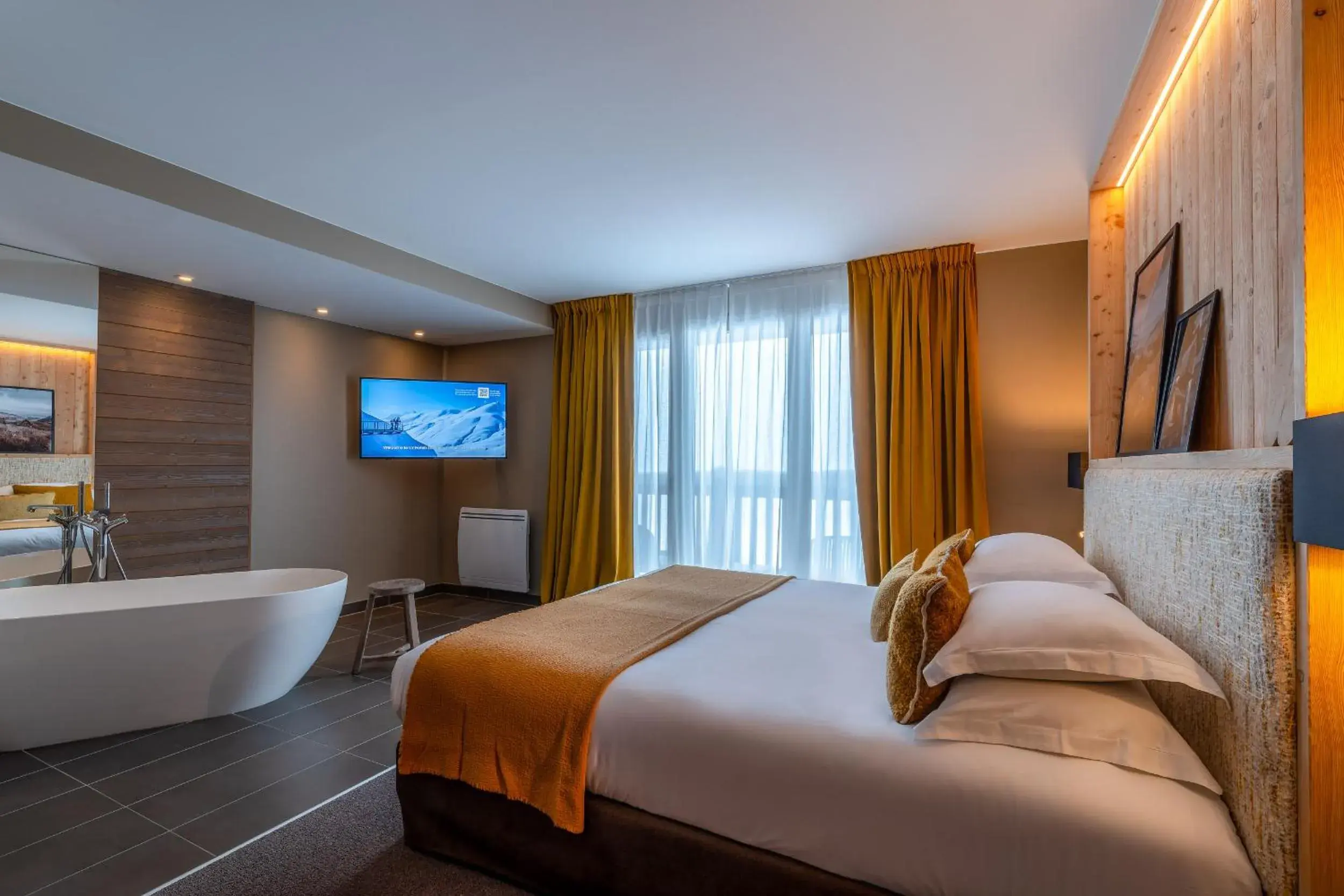 Suite with Mountain View in ILY Hotels & Spa La Rosiere Suite with Mountain View in ILY Hotels & Spa La Rosiere