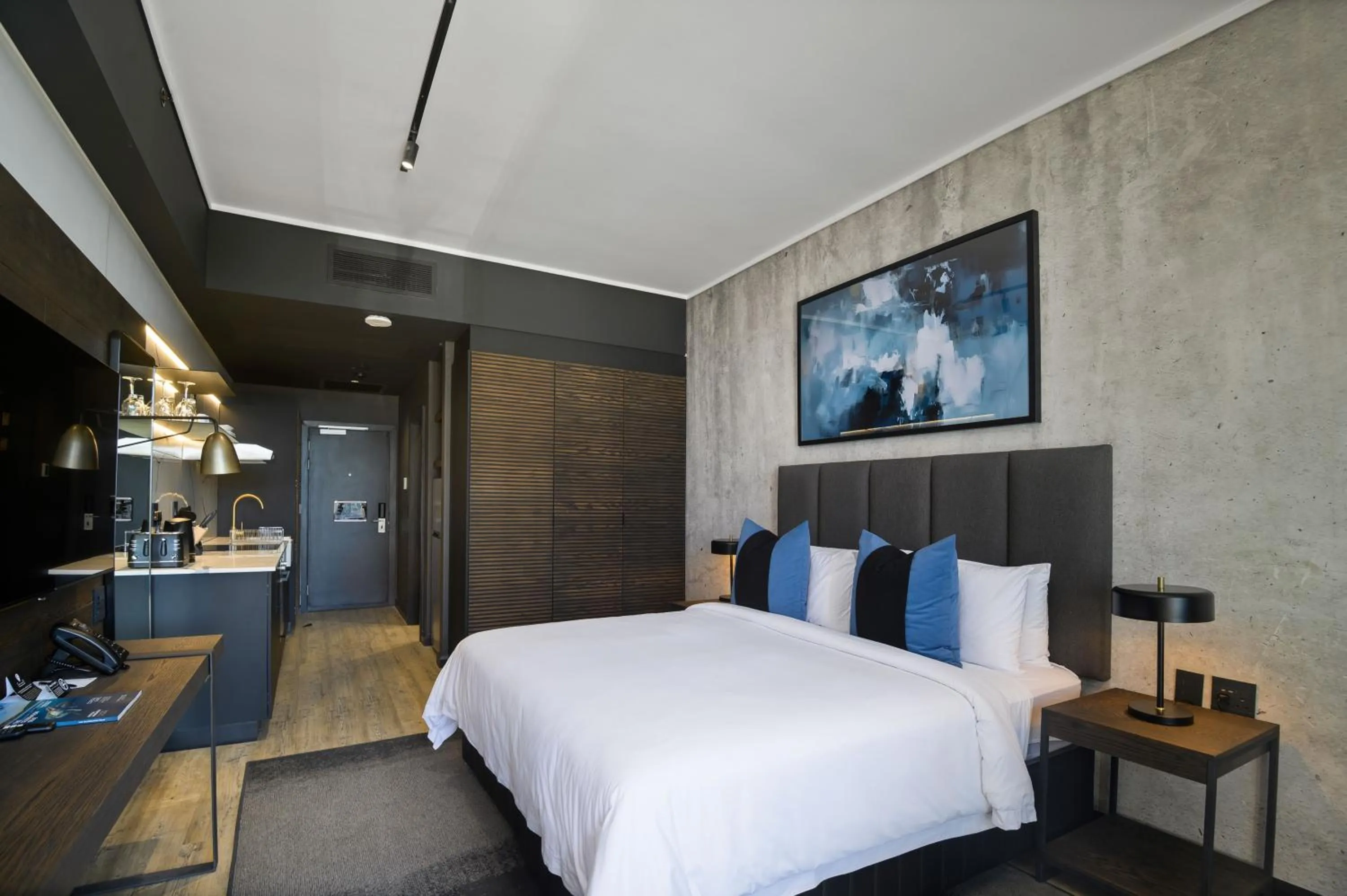 Photo of the whole room, Bed in The Capital Pearls Hotel