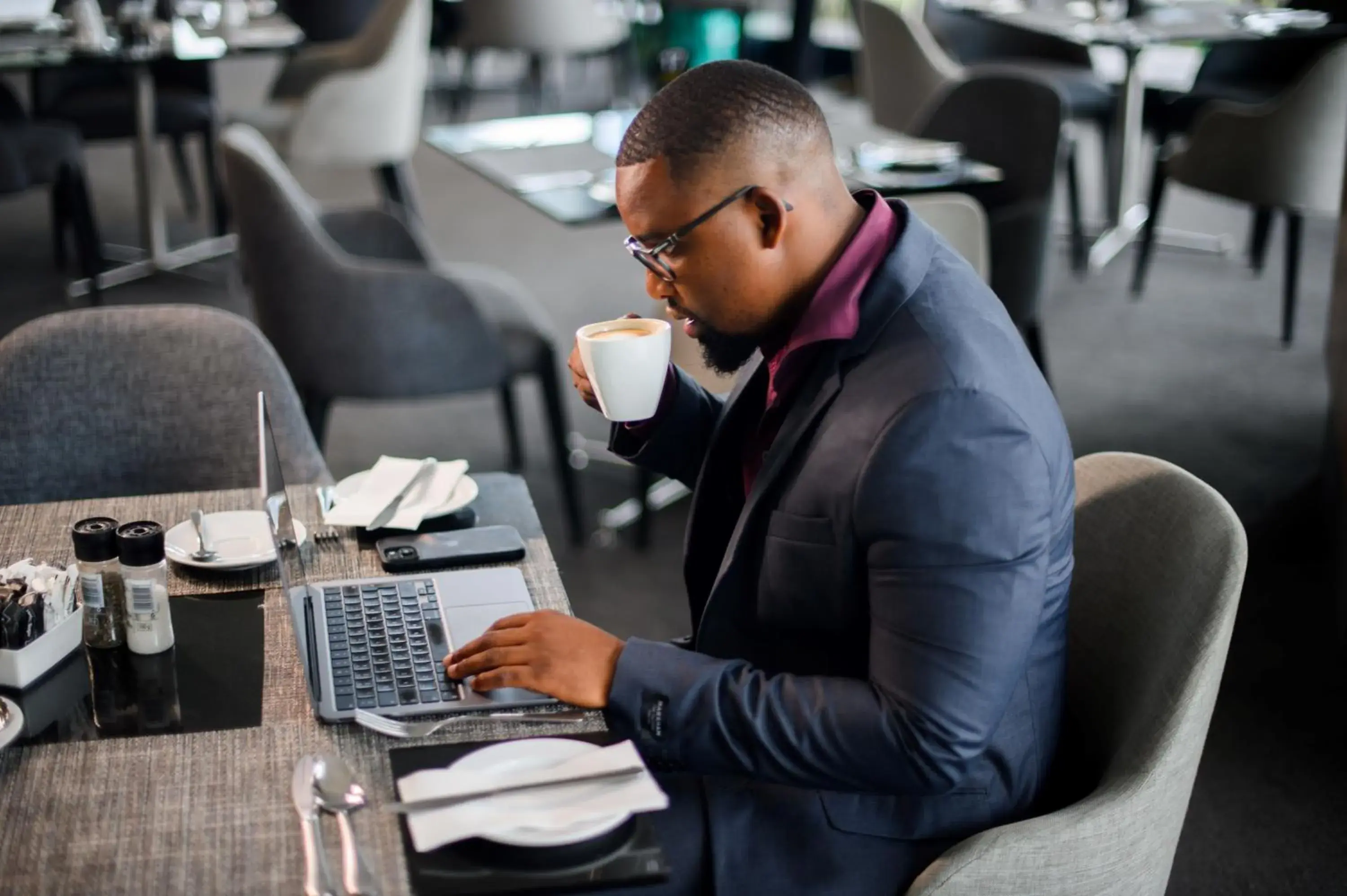 Restaurant/places to eat in The Capital Pearls Hotel Restaurant/places to eat in The Capital Pearls Hotel