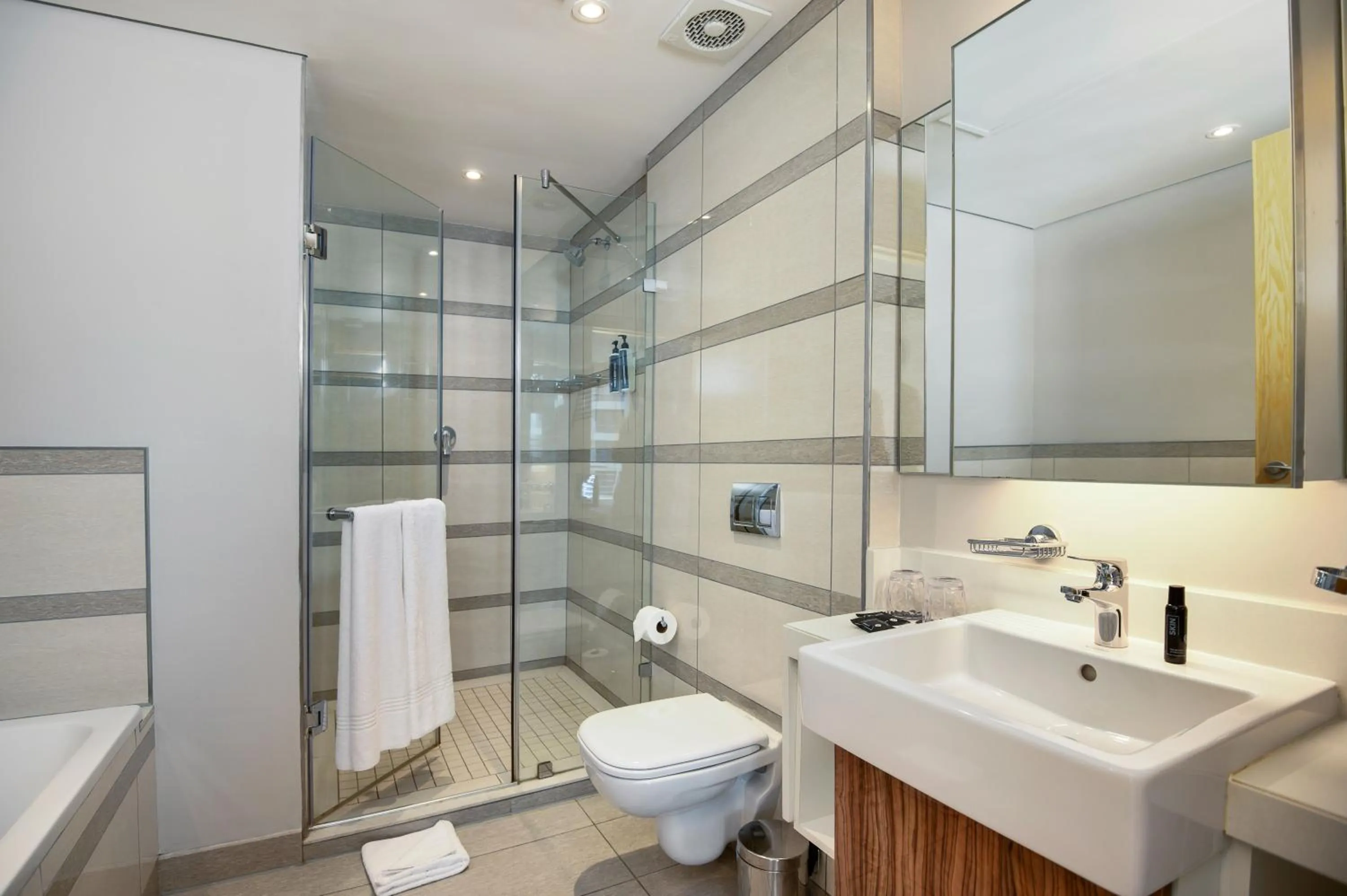 Bathroom in The Capital Pearls Hotel