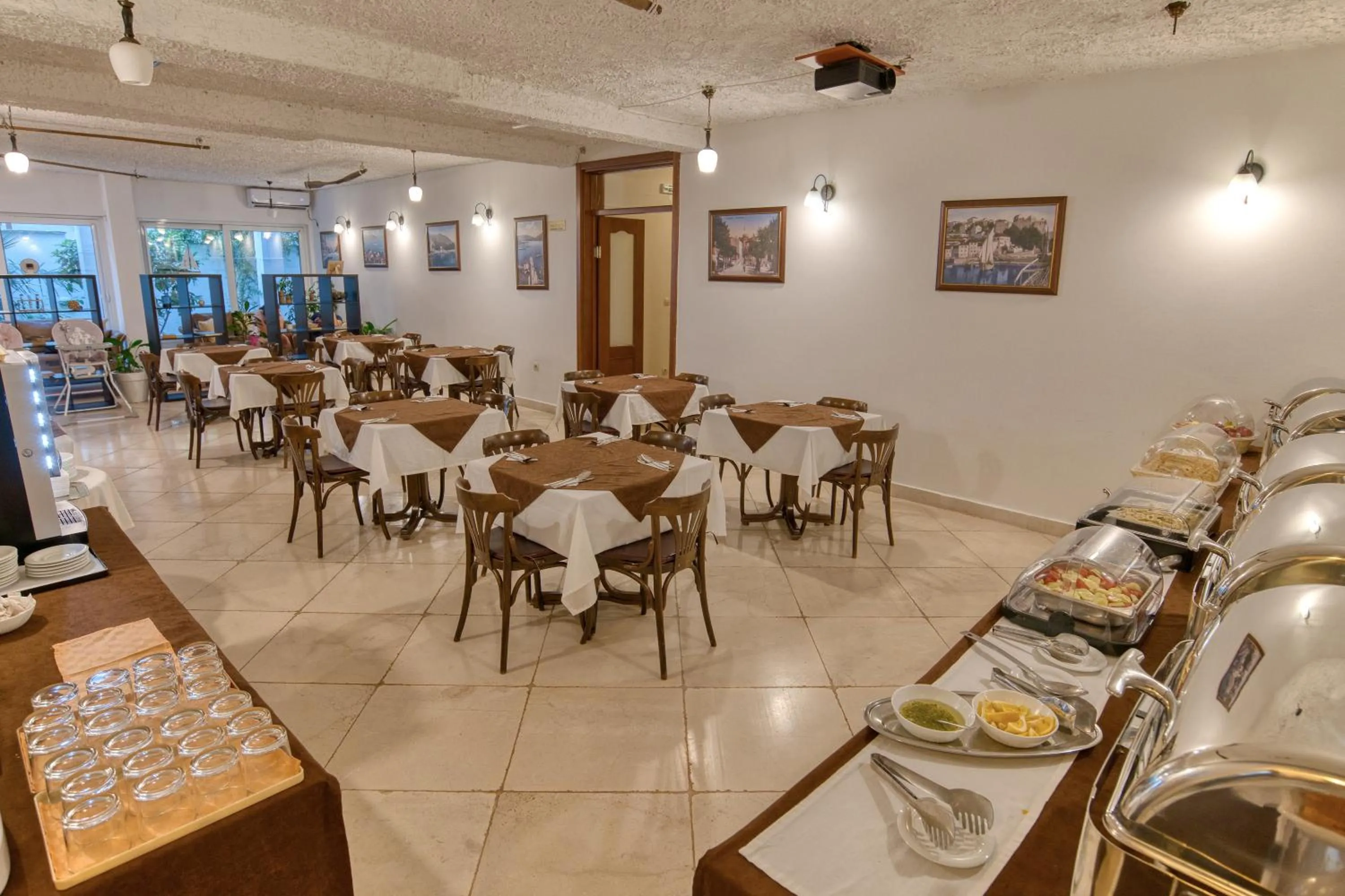 Restaurant/places to eat in Garni Hotel Milica
