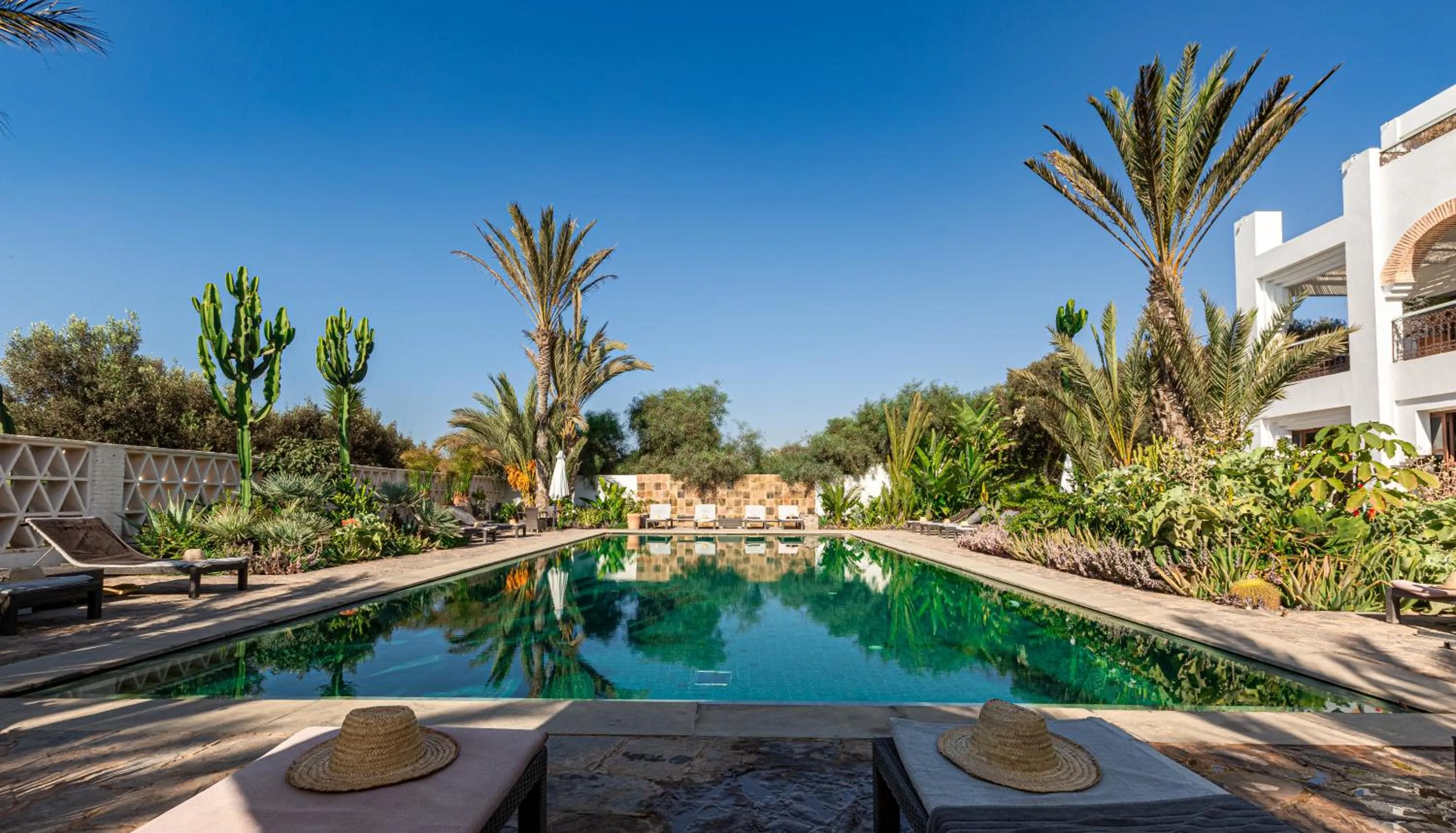 Swimming pool in Le Riad Villa Blanche