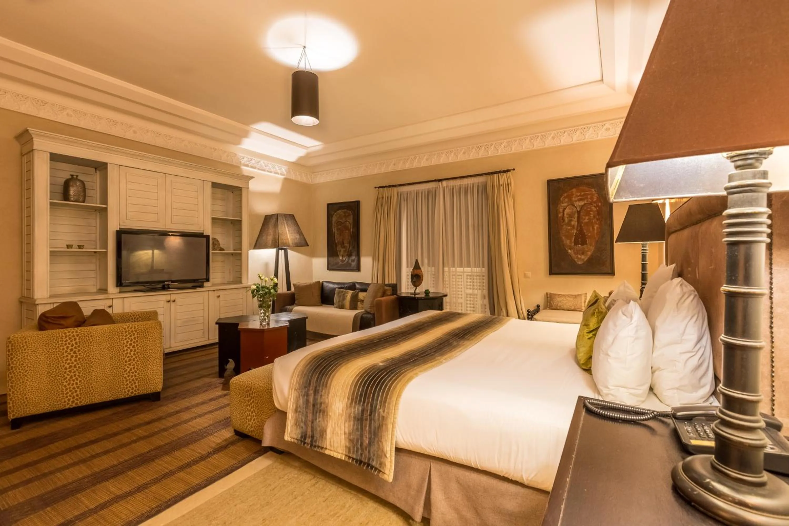 Photo of the whole room, Bed in Le Riad Villa Blanche