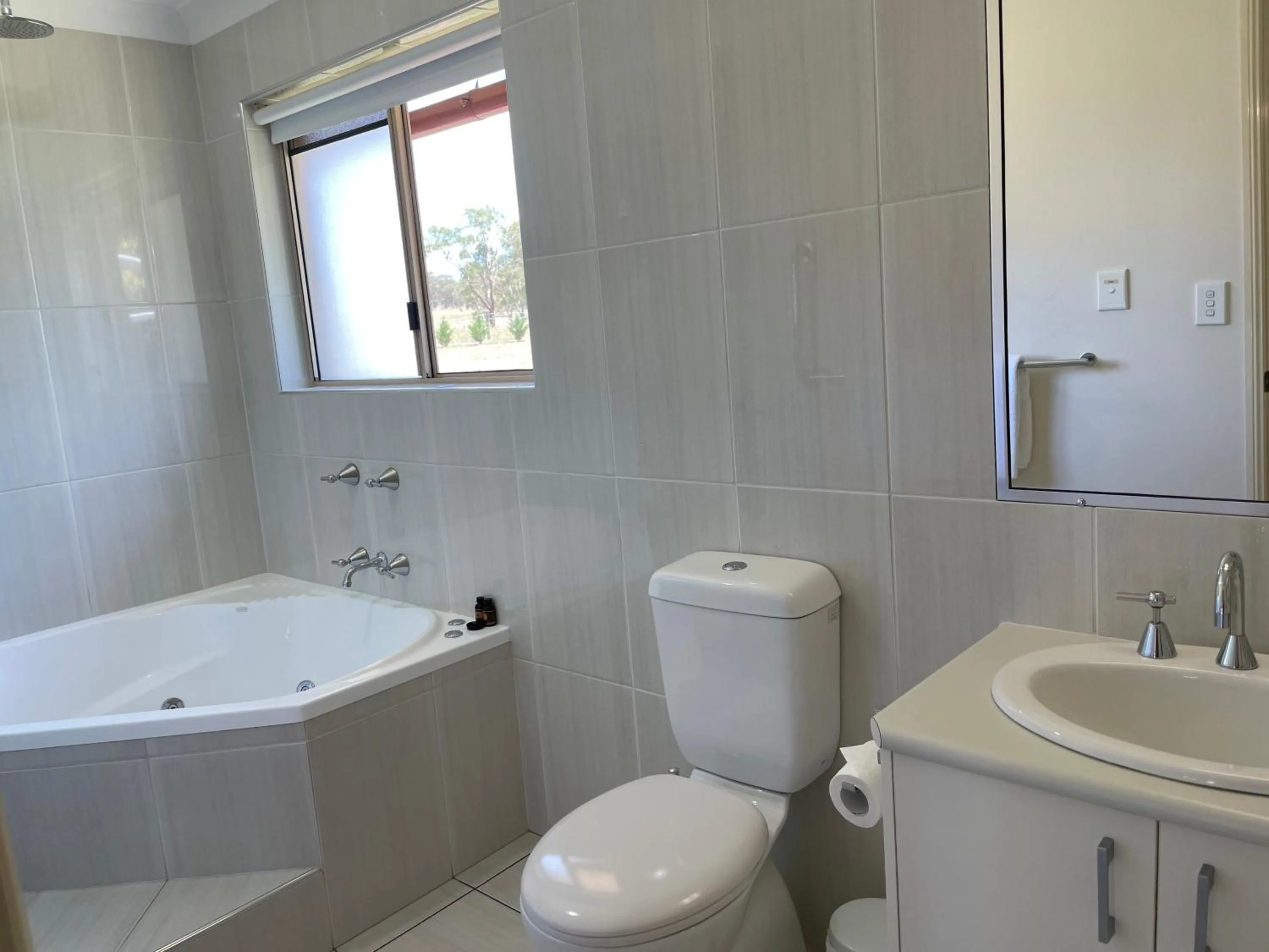 Bathroom in Crows Nest Motel