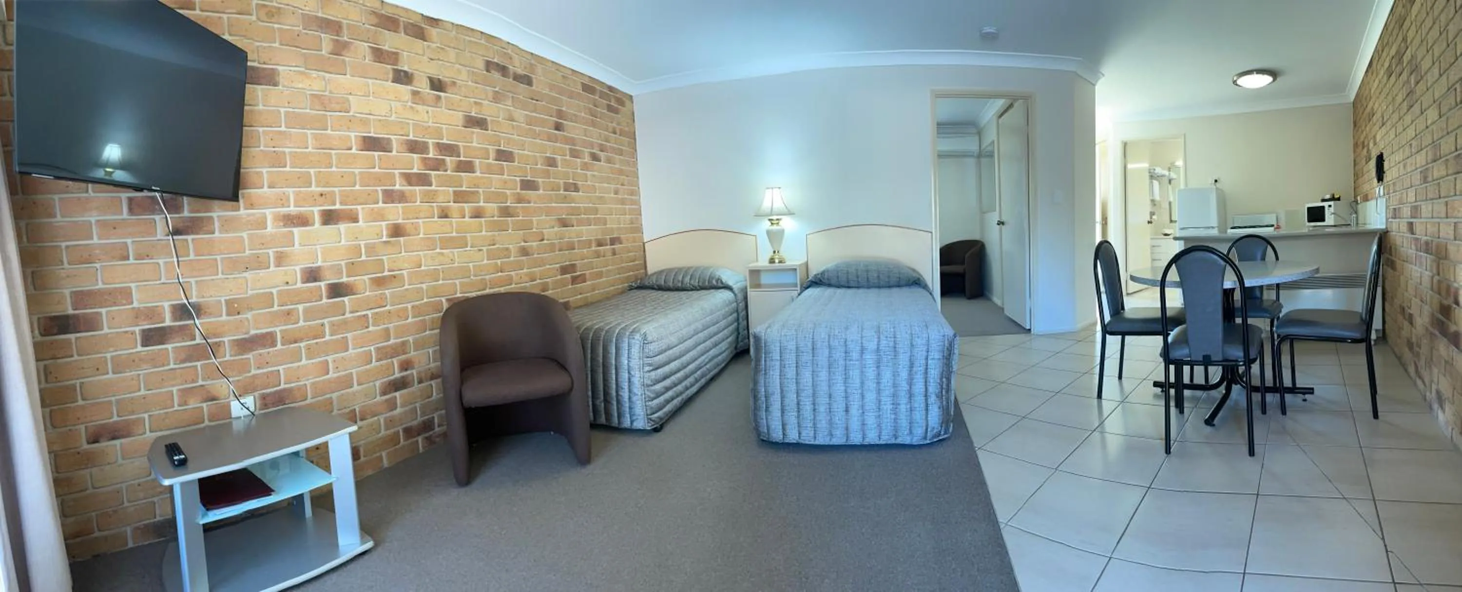 Photo of the whole room in Crows Nest Motel