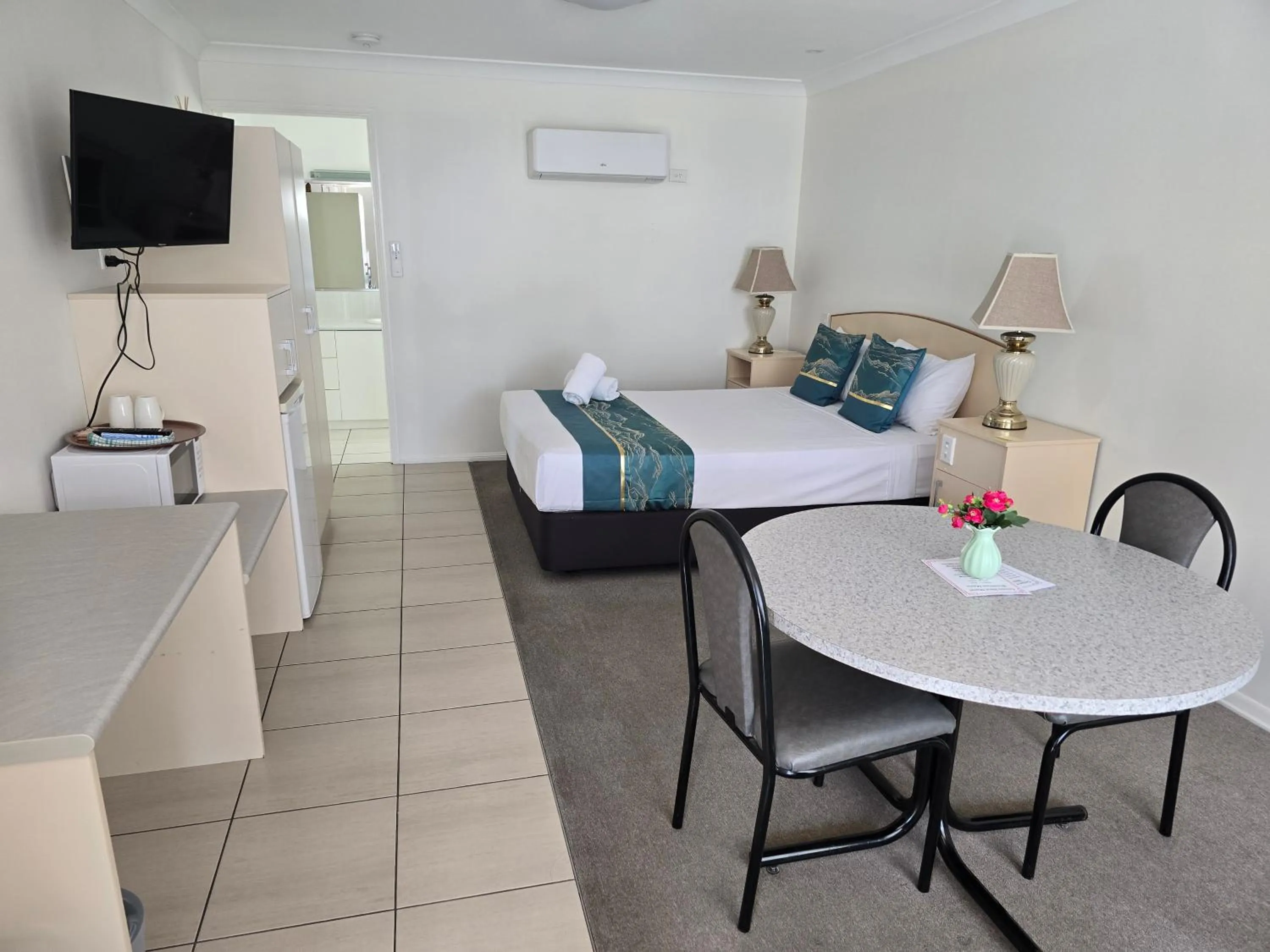 Property building in Crows Nest Motel