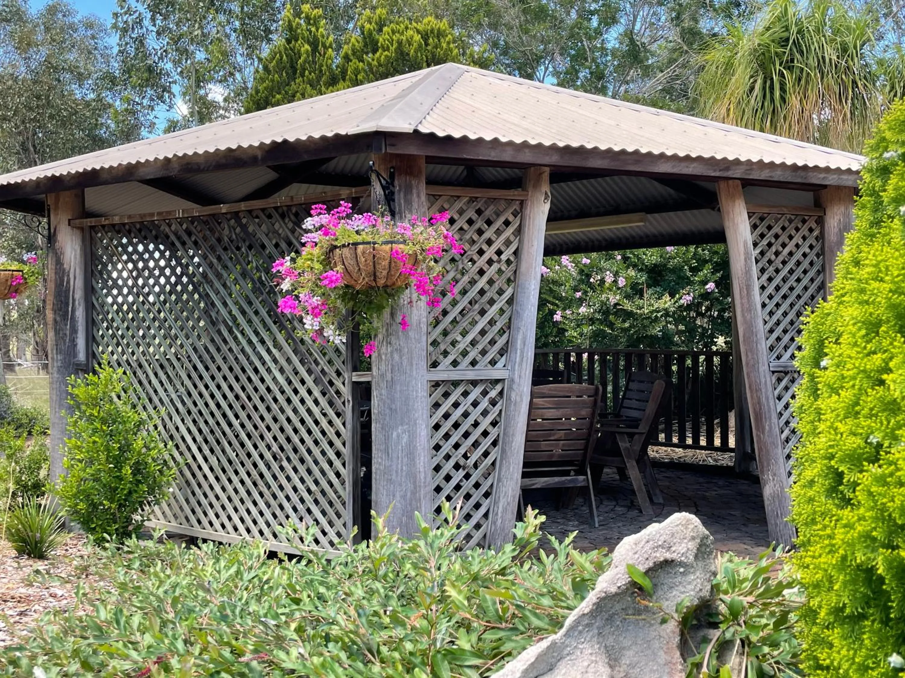BBQ facilities in Crows Nest Motel