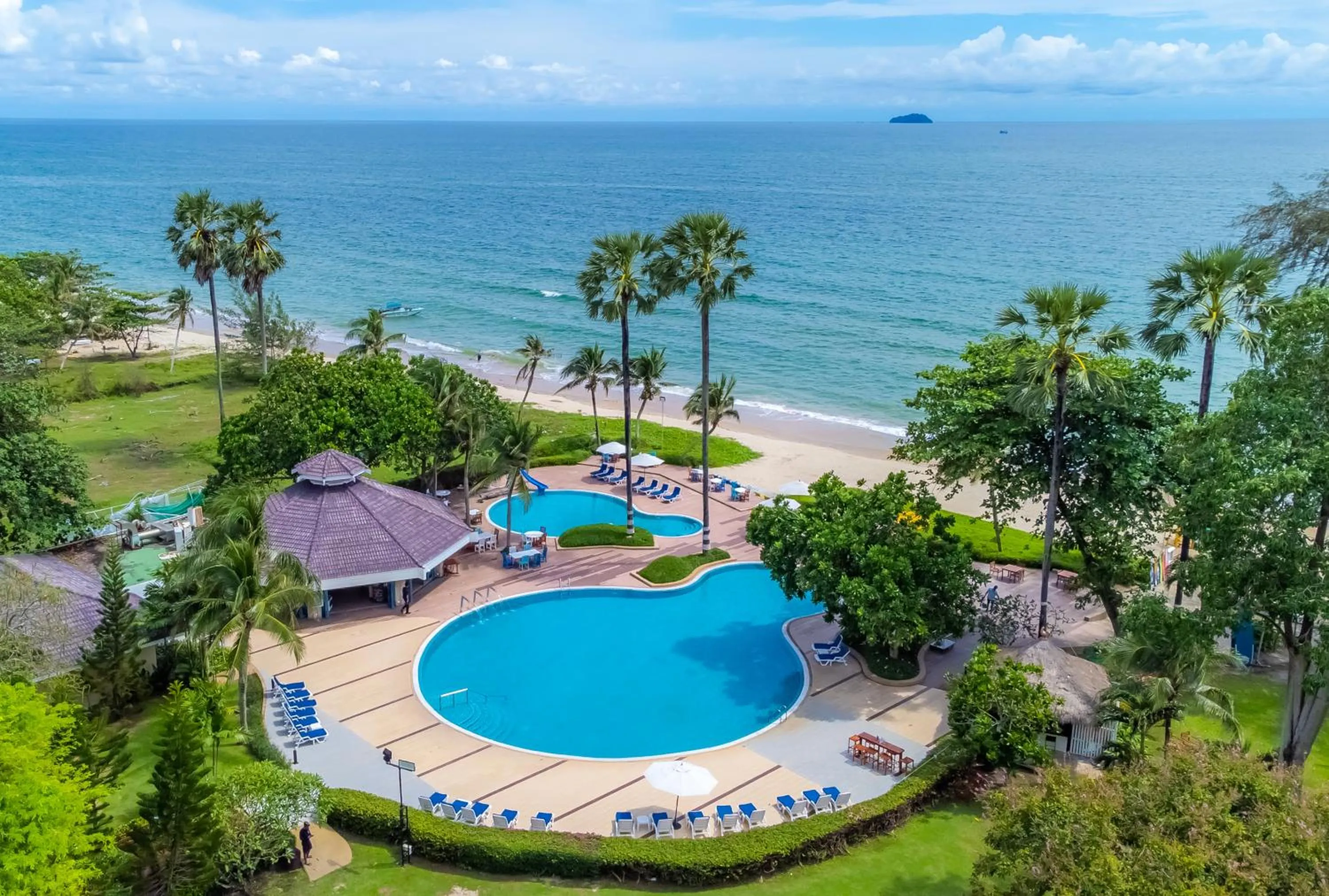 Beach in Novotel Rayong Rim Pae Resort