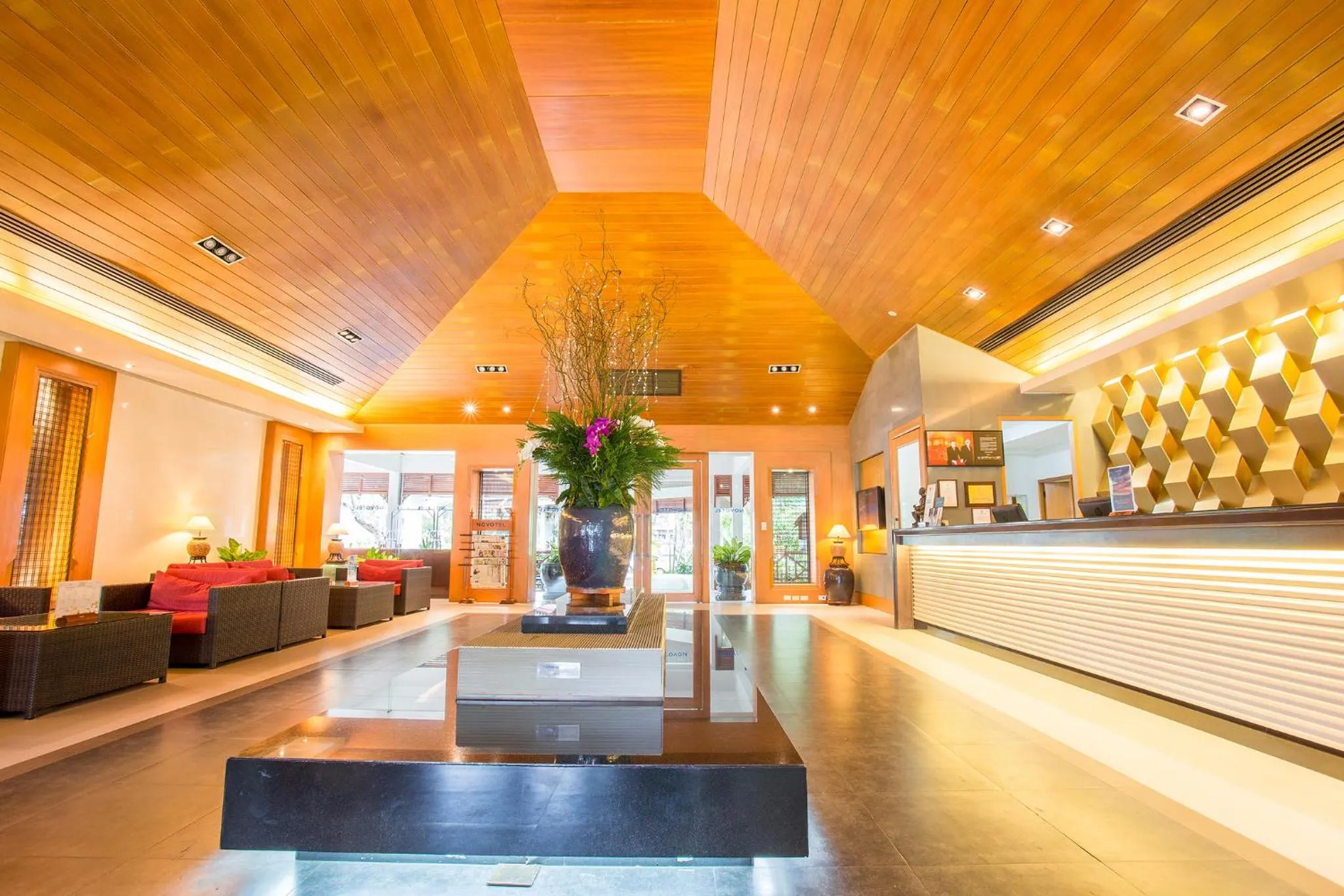Lobby or reception in Novotel Rayong Rim Pae Resort