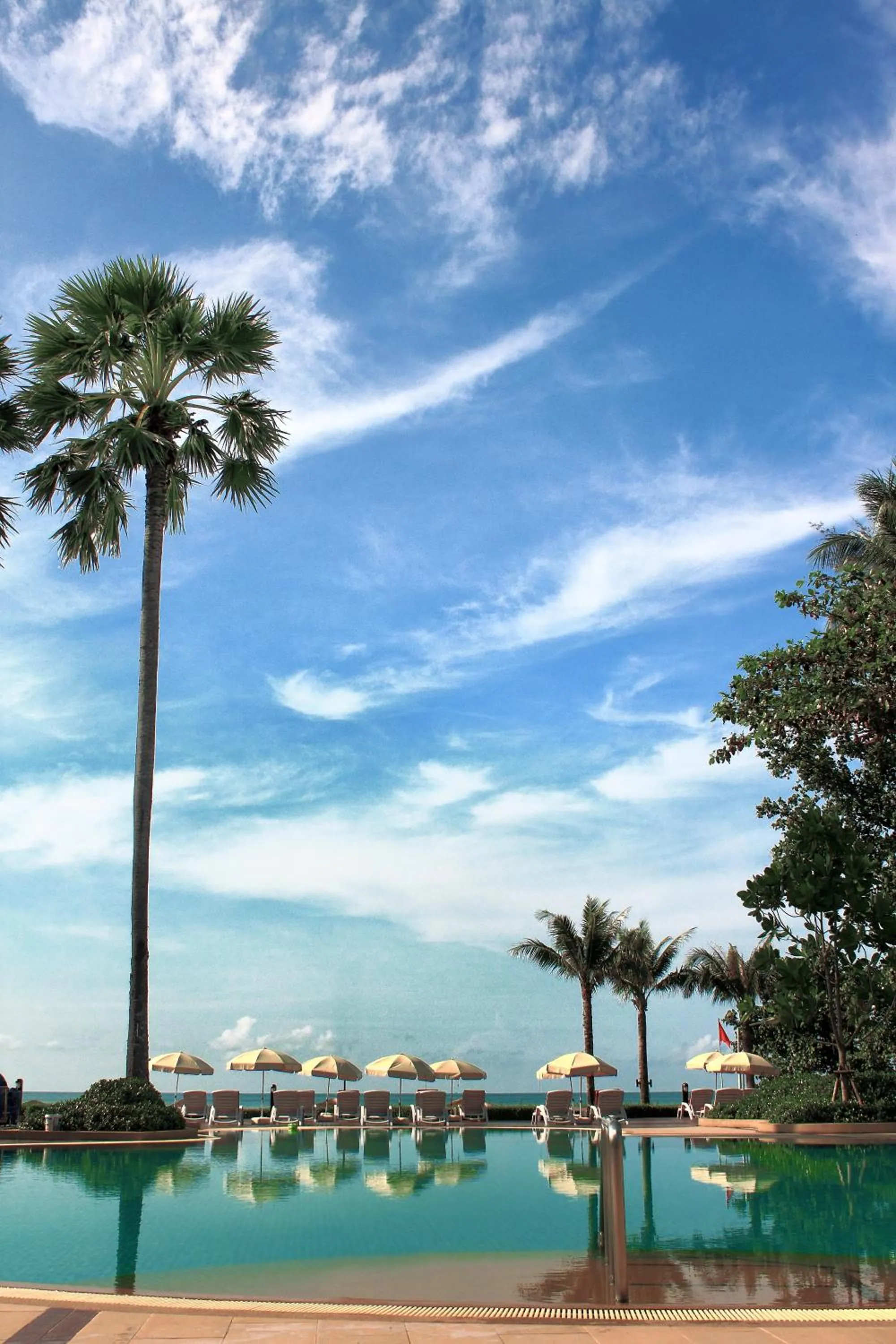Swimming pool in Novotel Rayong Rim Pae Resort