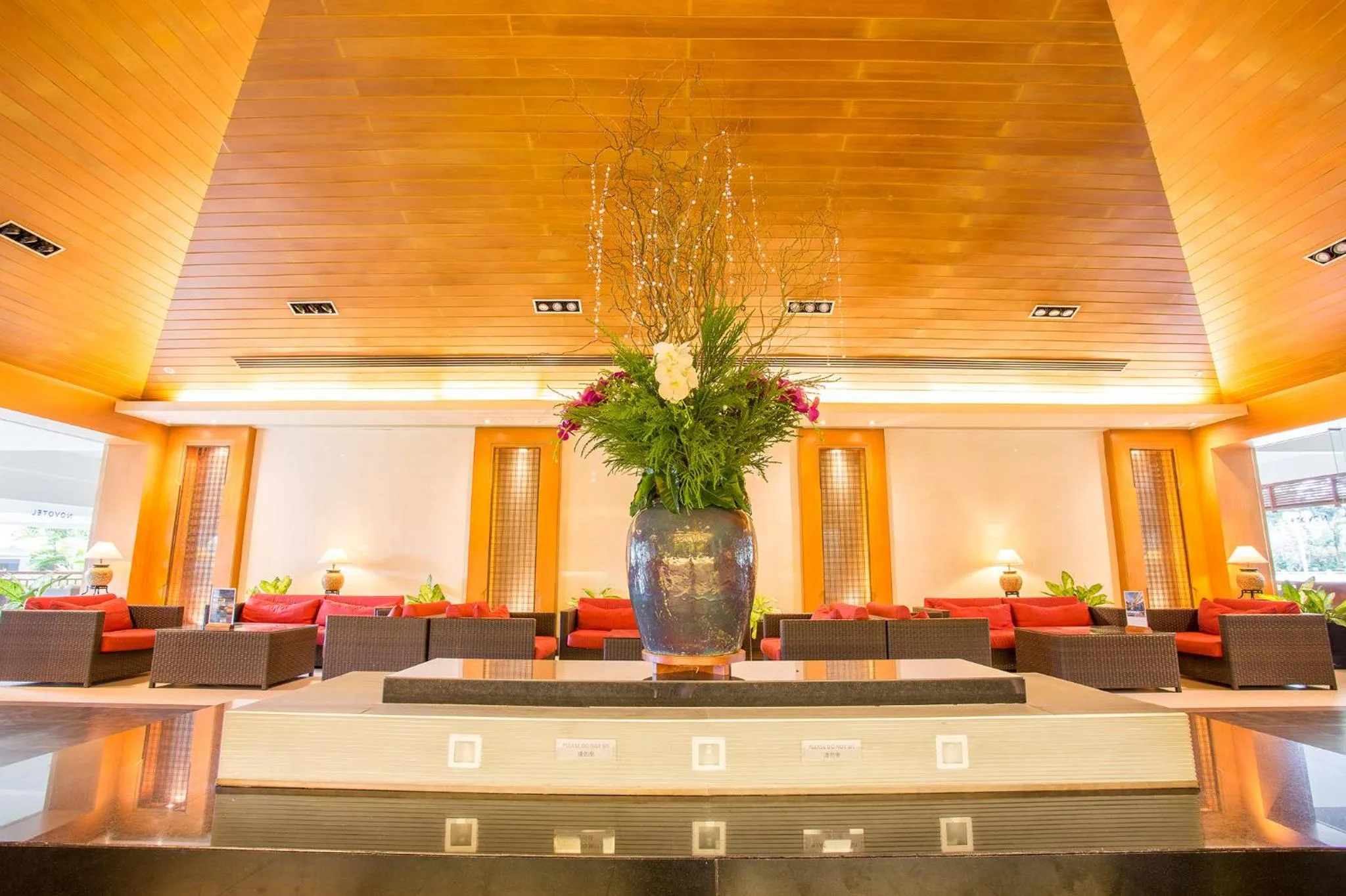 Lobby or reception in Novotel Rayong Rim Pae Resort