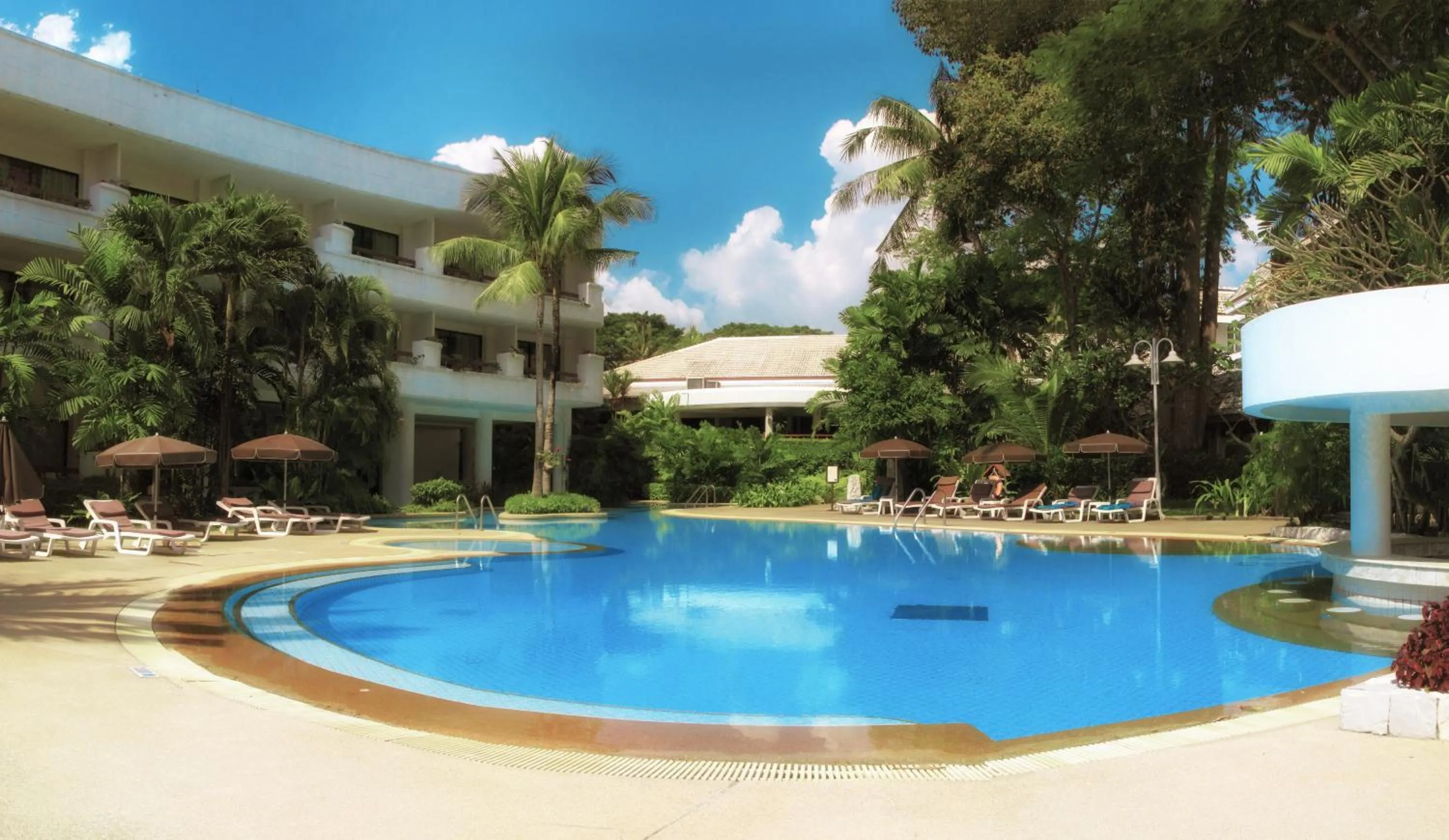 Swimming pool in Novotel Rayong Rim Pae Resort