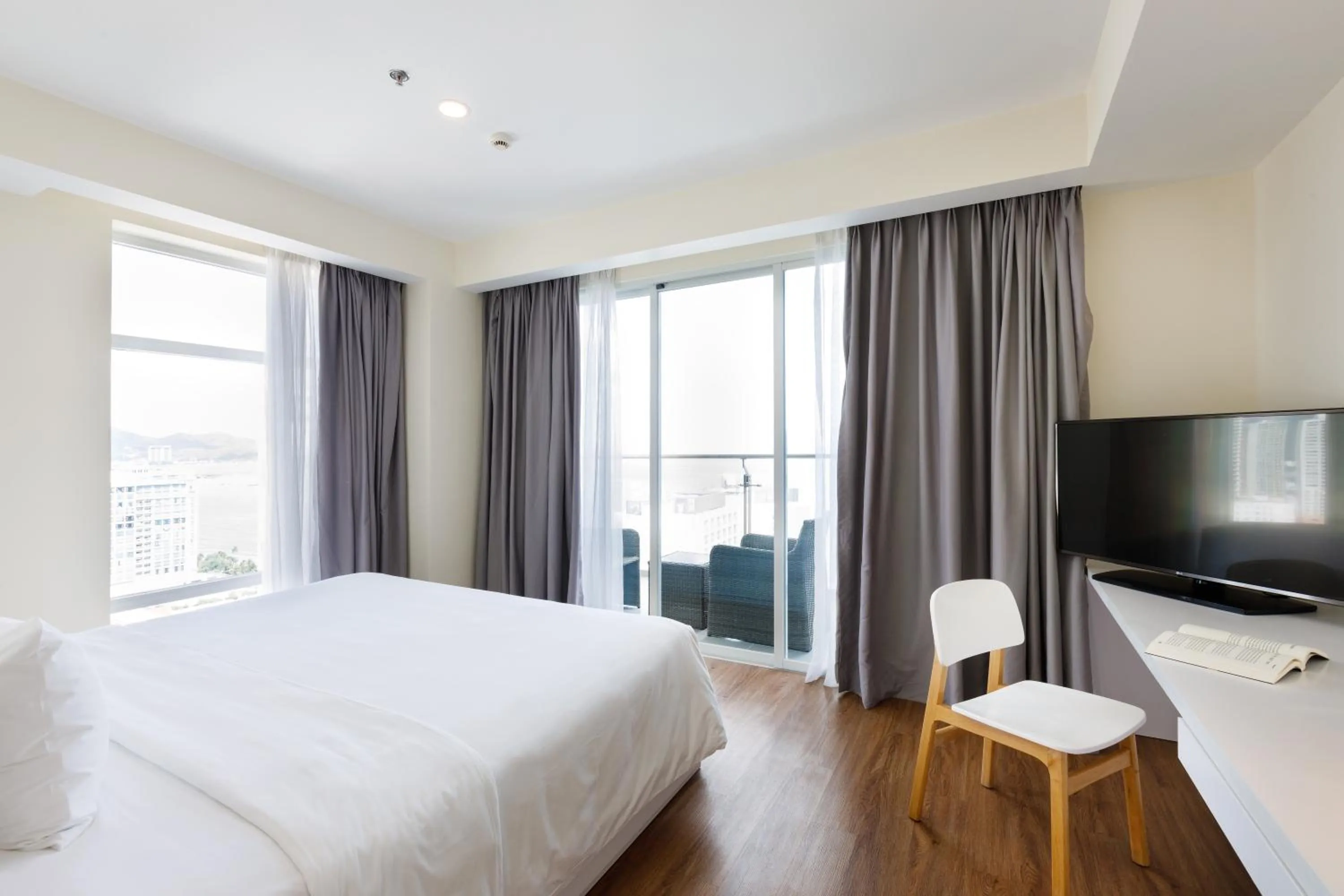 Bedroom, Bed in Ariyana SmartCondotel Nha Trang