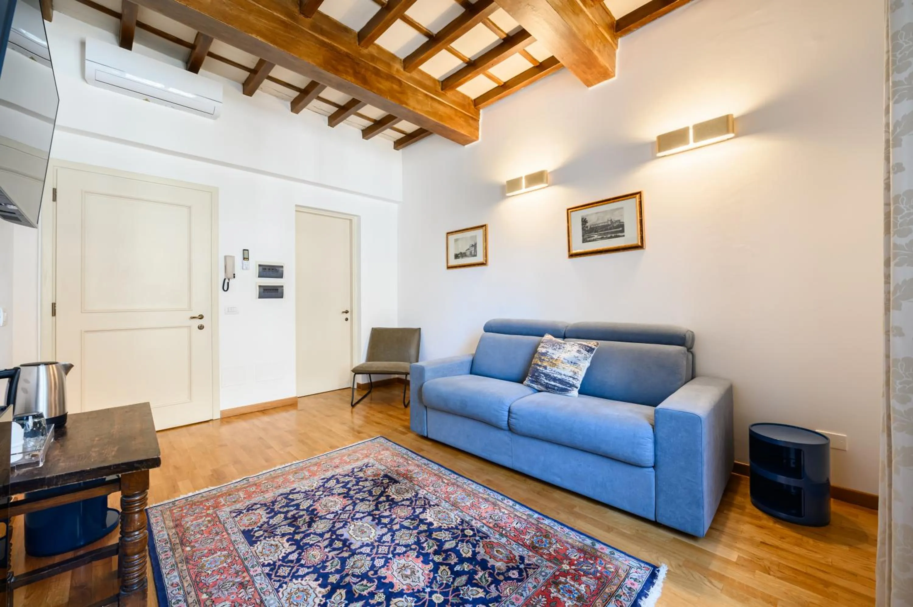 Communal lounge/ TV room in B&B Soggiorno Battistero