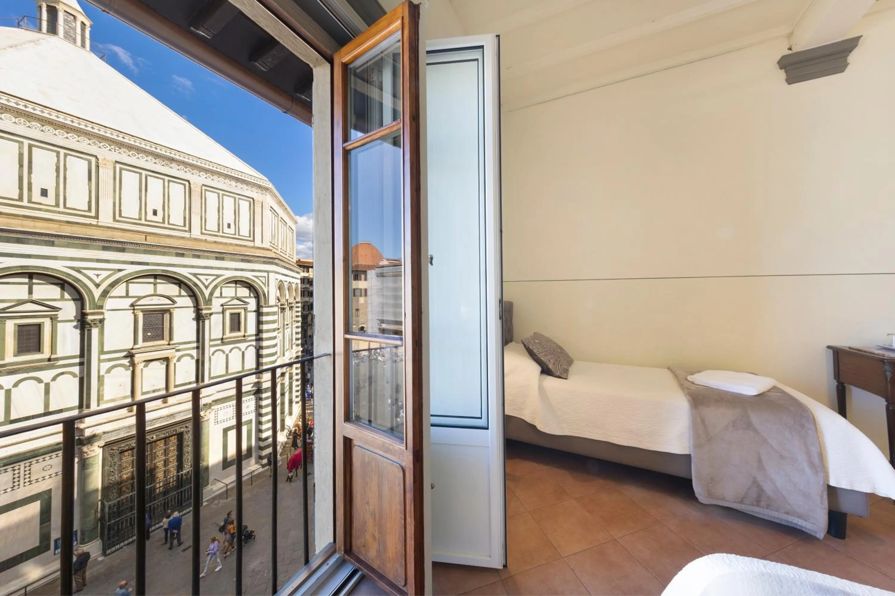 View (from property/room), Bed in B&B Soggiorno Battistero