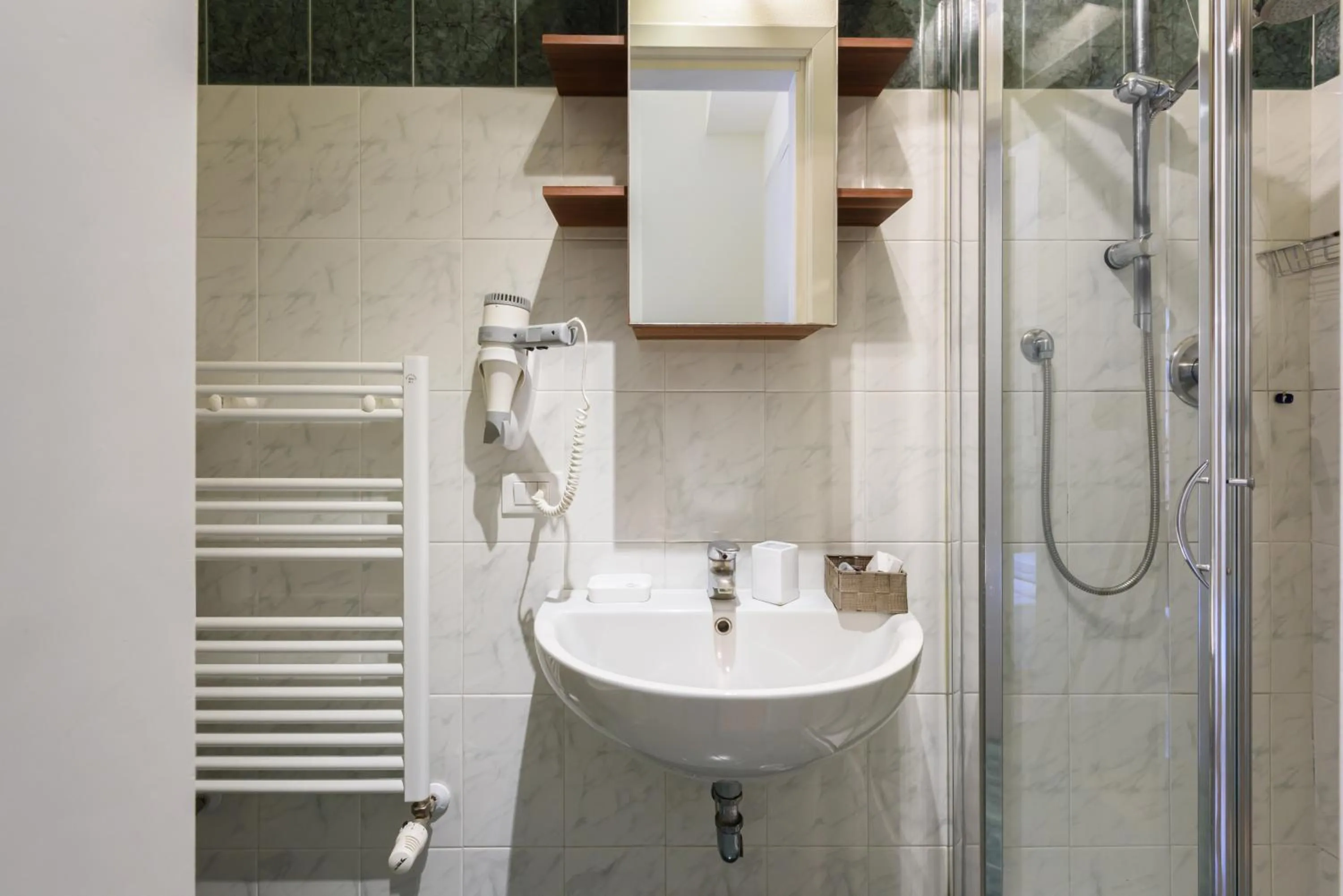 Shower in B&B Soggiorno Battistero