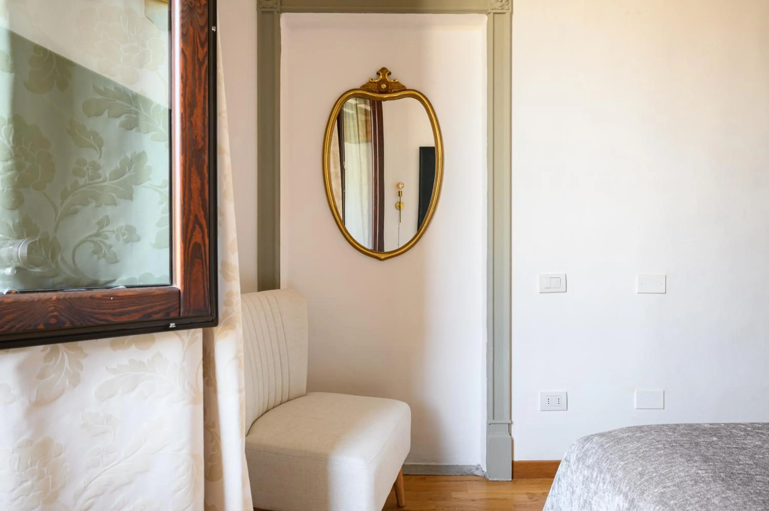 Decorative detail, Bed in B&B Soggiorno Battistero